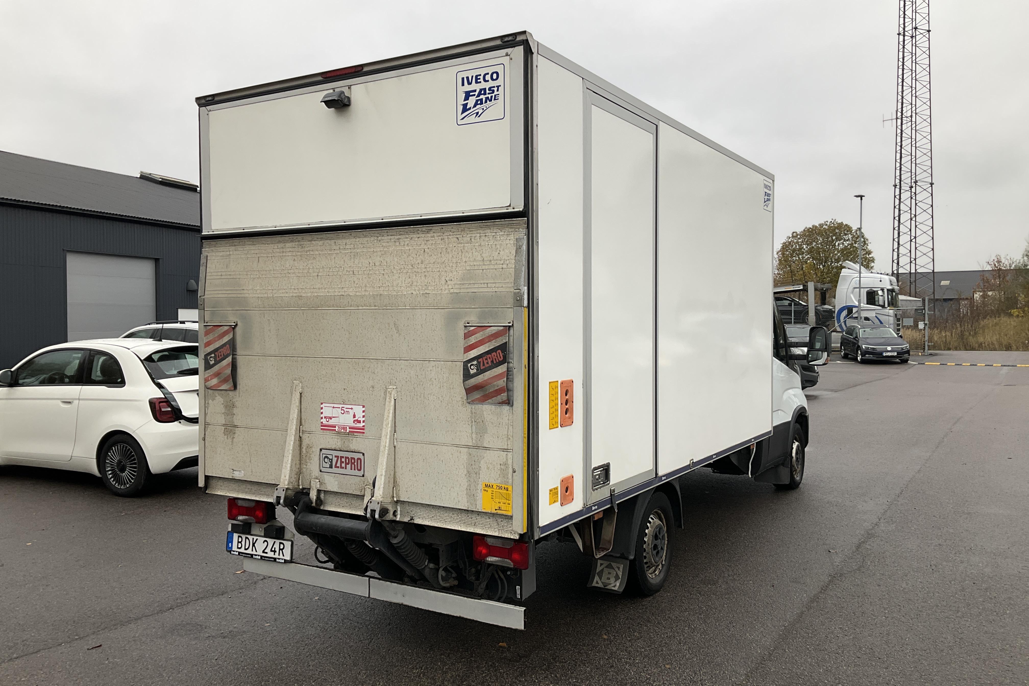 Iveco Daily 35 2.3 Volymskåp (156hk) - 19 084 mil - Automat - vit - 2019