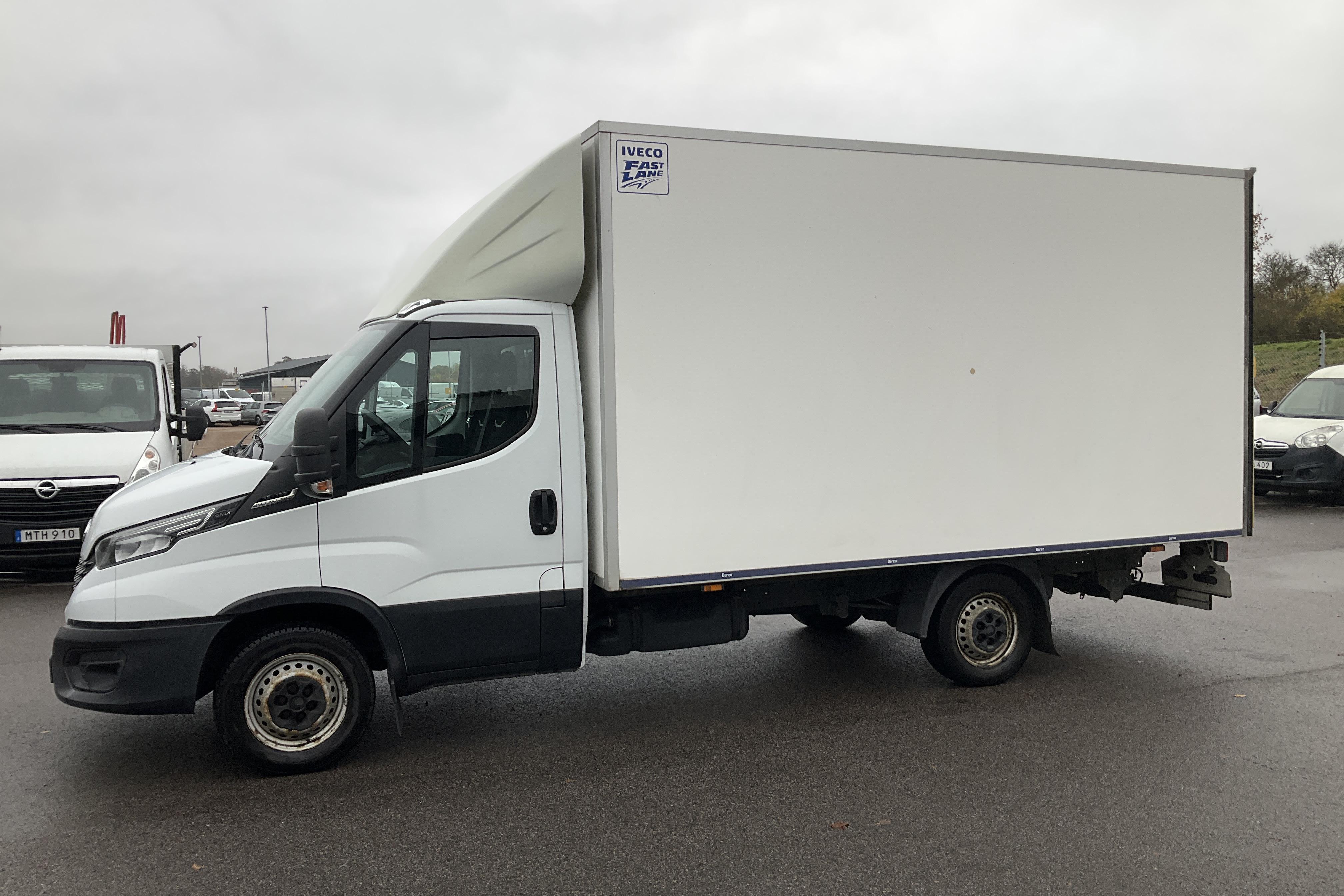 Iveco Daily 35 2.3 Volymskåp (156hk) - 19 084 mil - Automat - vit - 2019