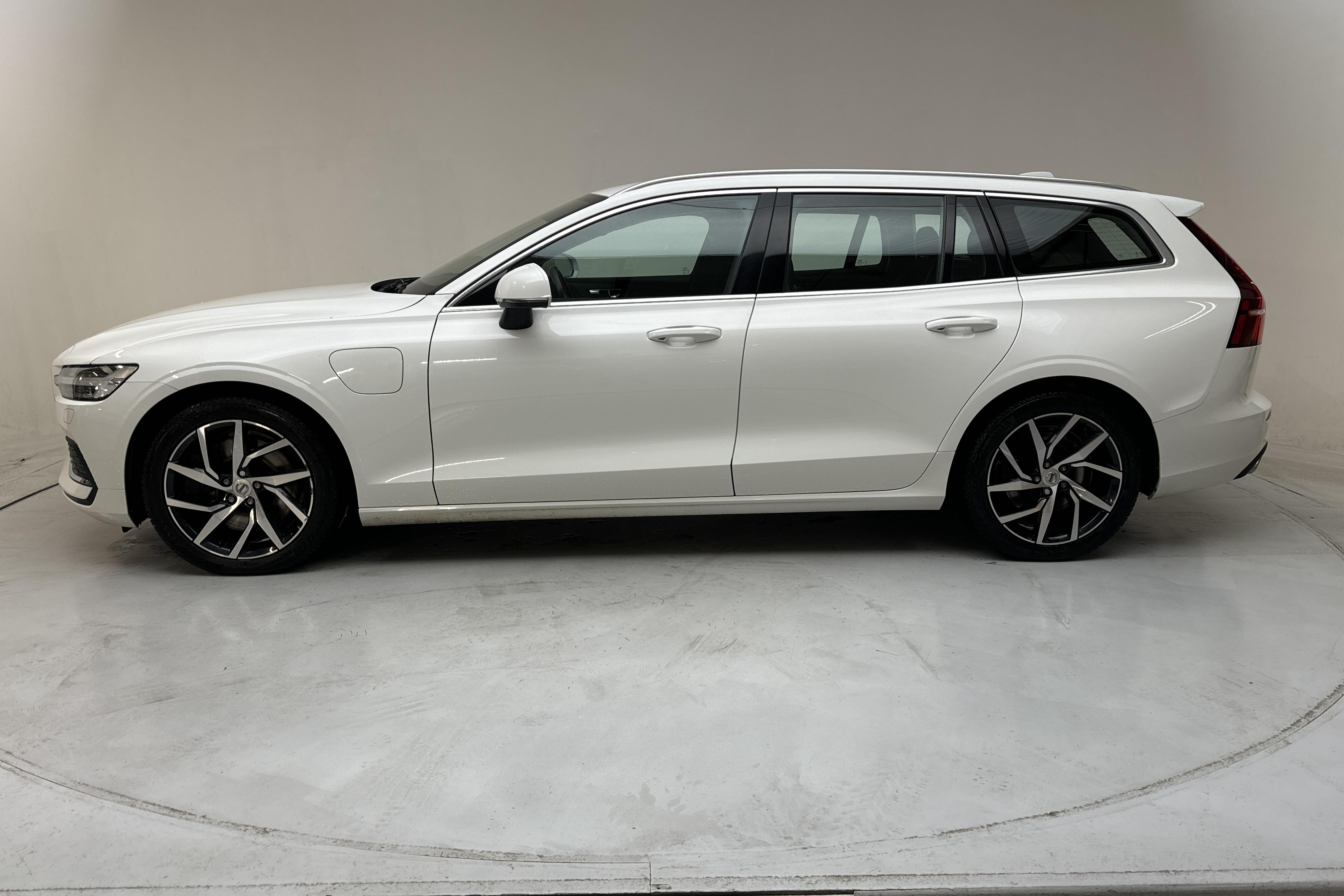 Volvo V60 T6 AWD Twin Engine (340hk) - 11 648 mil - Automat - vit - 2021