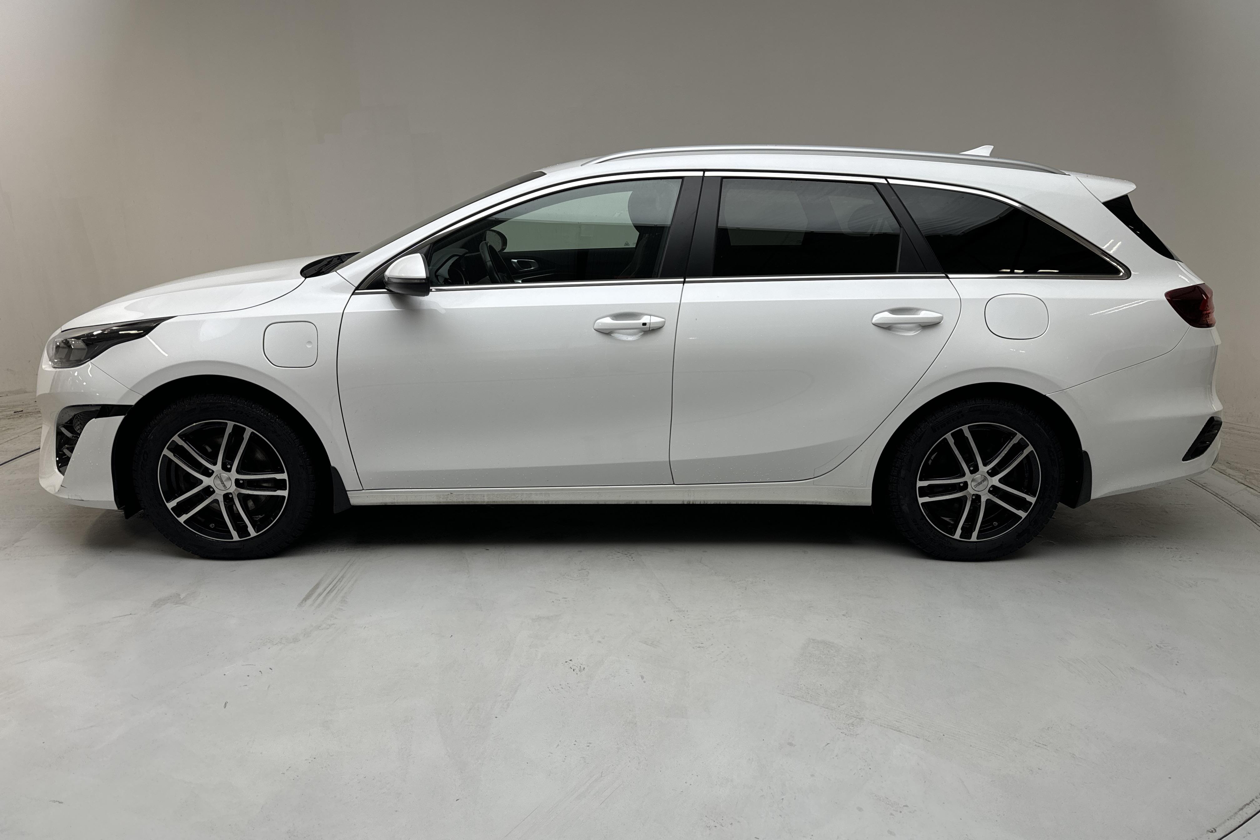 KIA Ceed 1.6 Plug-in Hybrid SW (141hk) - 6 324 mil - Automat - vit - 2022