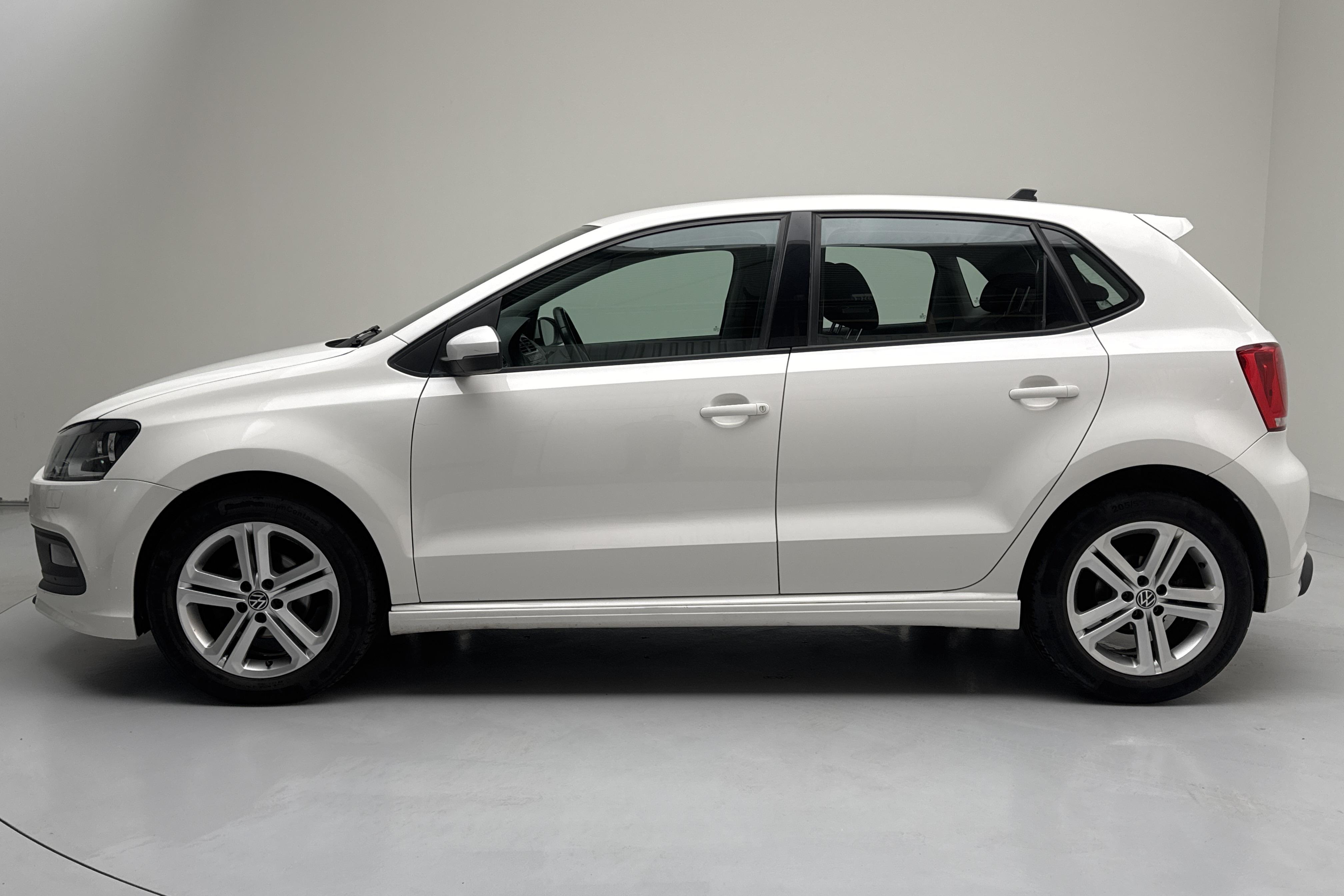 VW Polo 1.2 TSI 5dr (90hk) - 15 141 mil - Manuell - vit - 2014