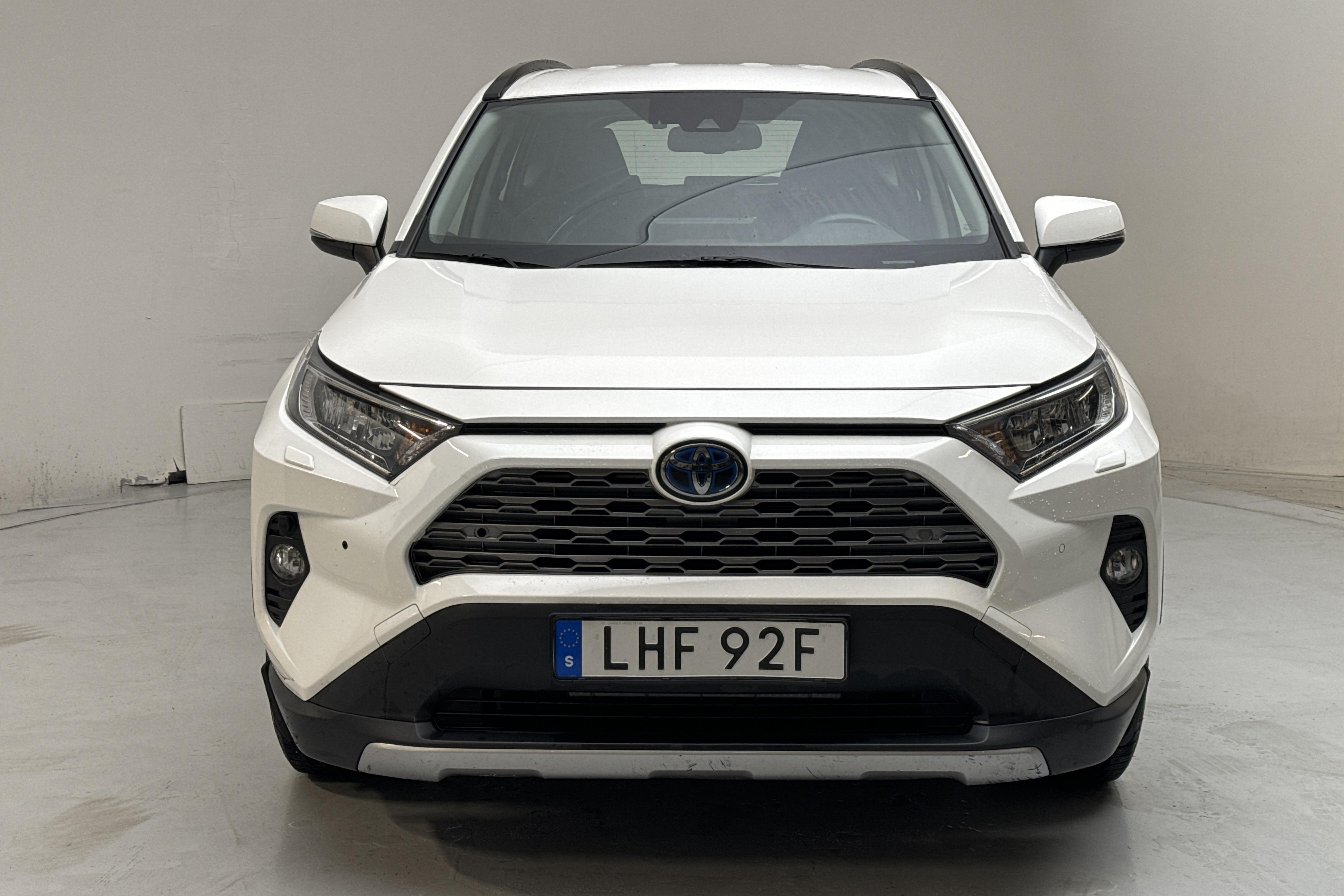 Toyota RAV4 2.5 HSD AWD (222hk) - 13 672 mil - Automat - vit - 2021