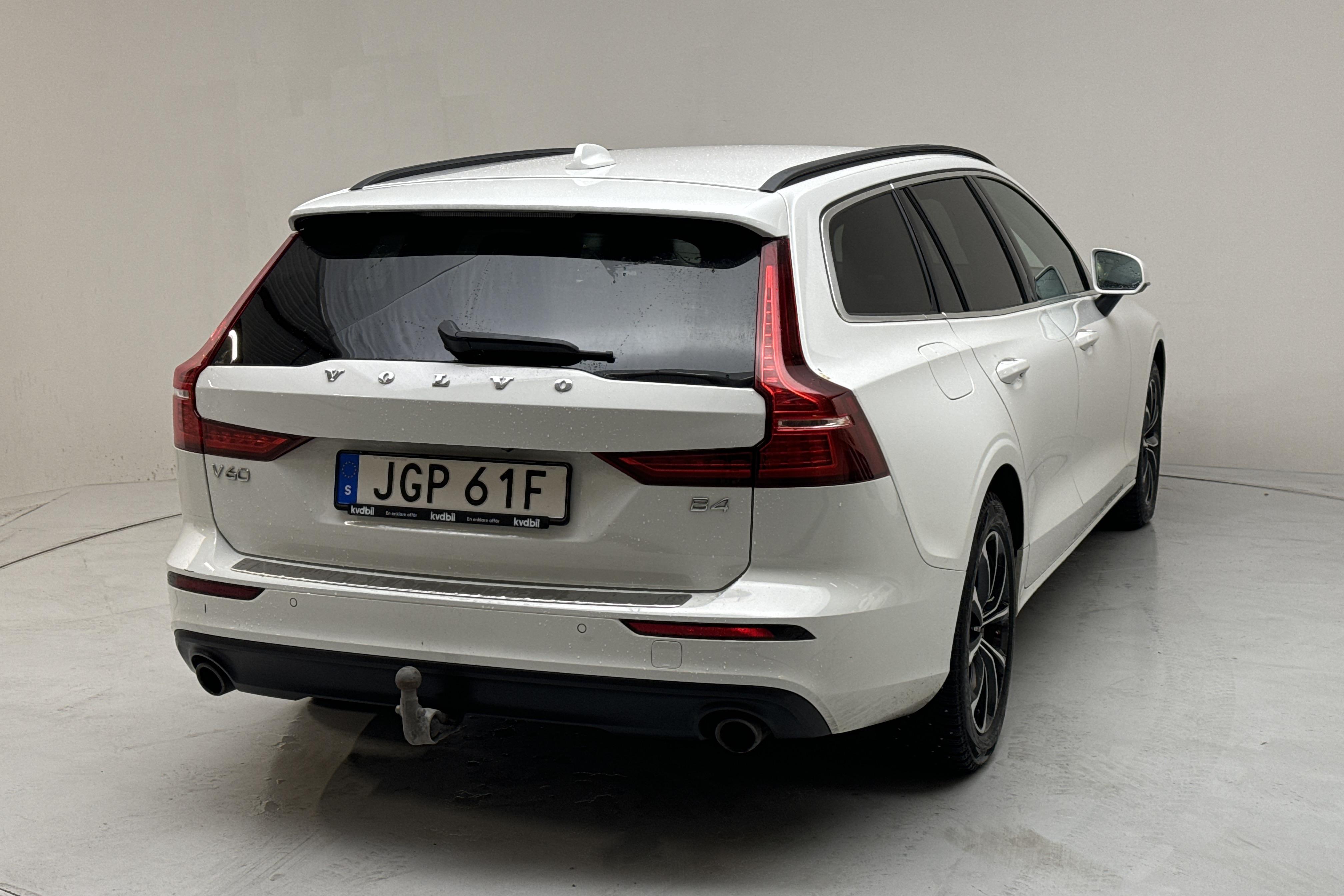 Volvo V60 B4 Mildhybrid, Diesel (197hk) - 13 566 mil - Automat - vit - 2022