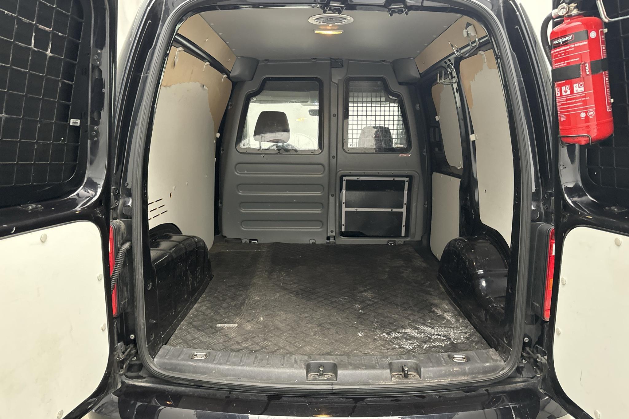 VW Caddy 2.0 TDI Skåp (102hk) - 104 370 km - Automaatne - must - 2018