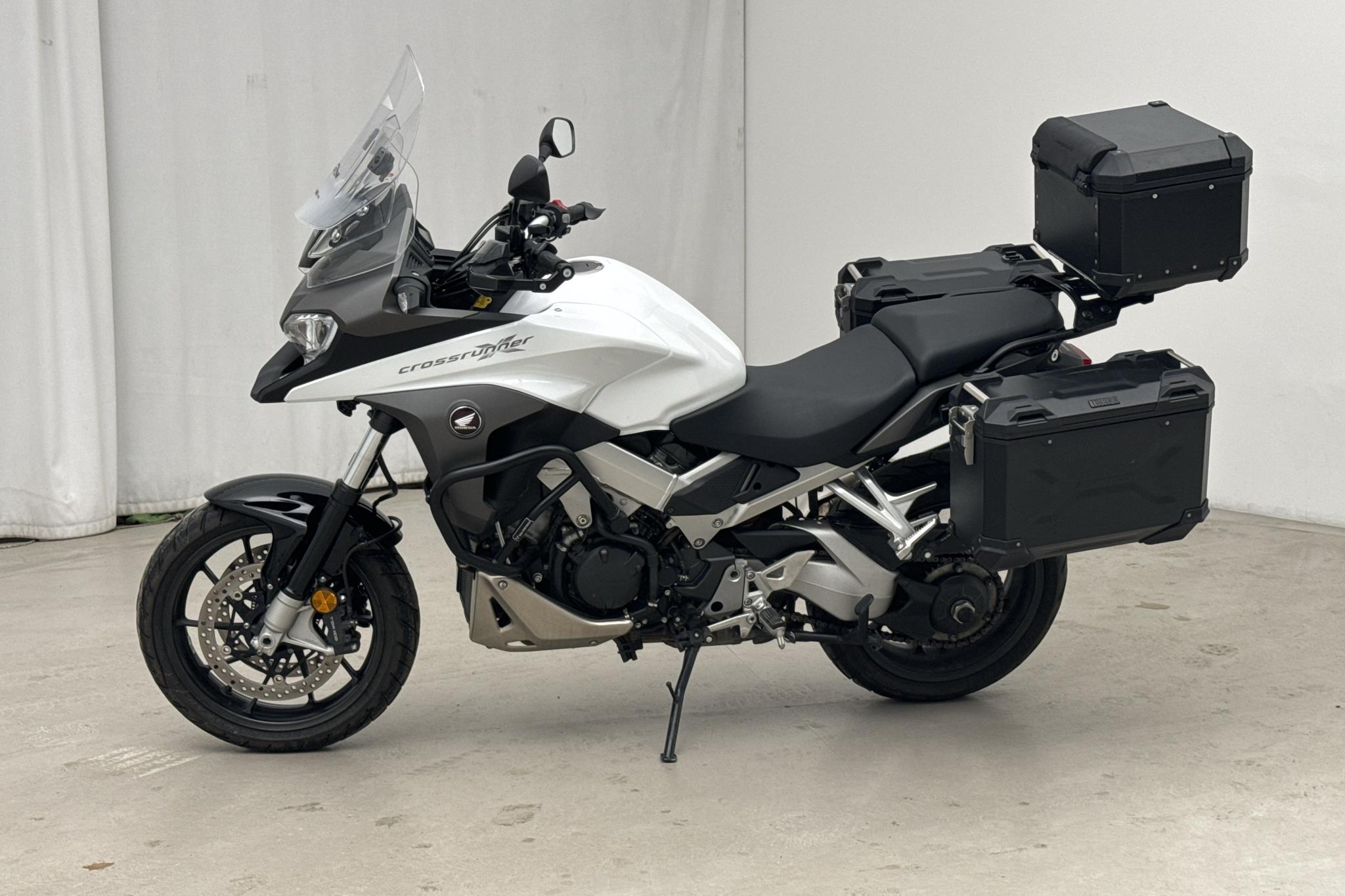 HONDA VFR800X Motorcykel - 10 970 km - Manuaalinen - valkoinen - 2015