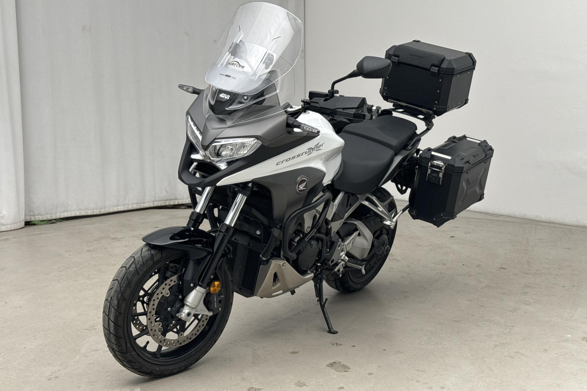 HONDA VFR800X Motorcykel - 10 970 km - Manuaalinen - valkoinen - 2015