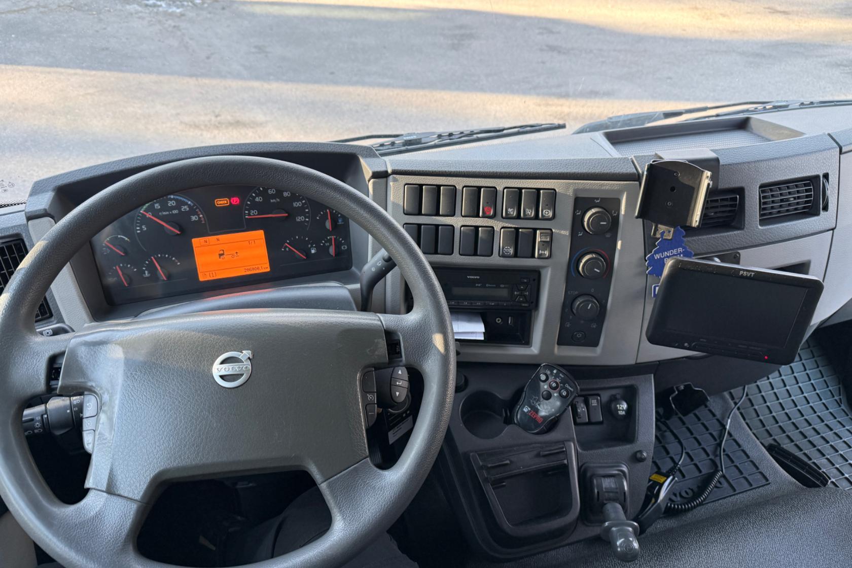 VOLVO FL250 - 286 808 km - Automaatne - valge - 2018