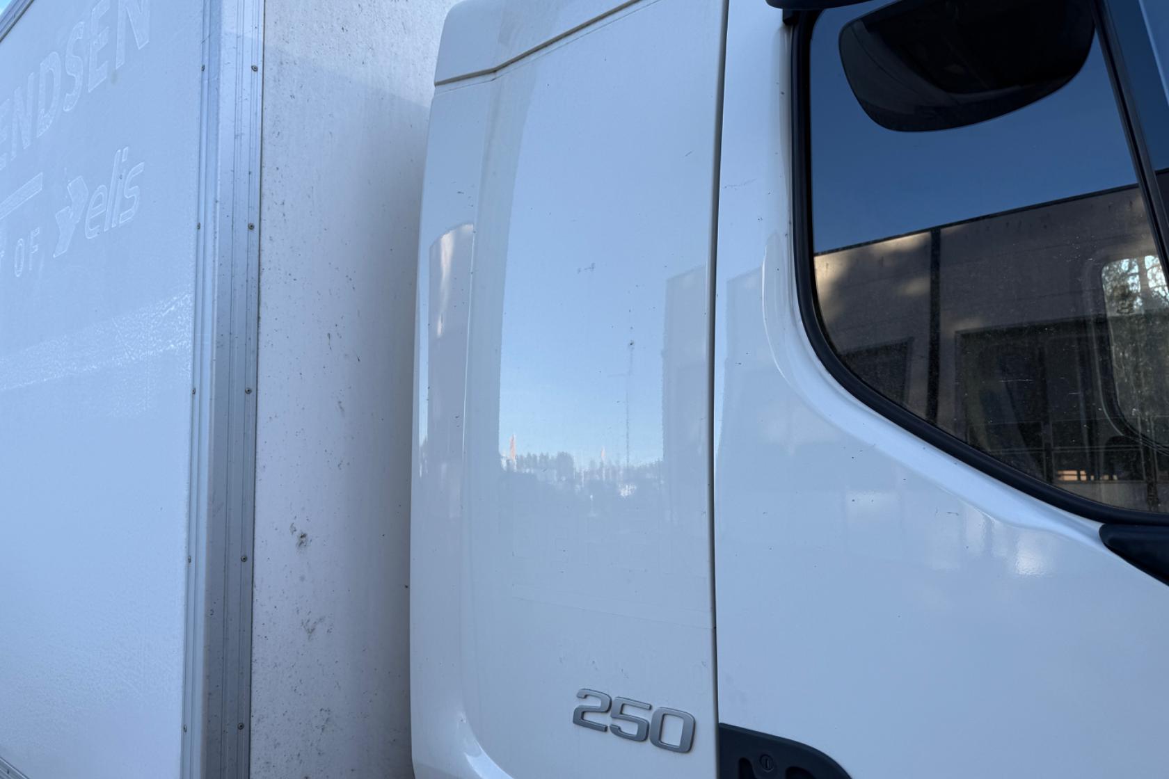 VOLVO FL250 - 286 808 km - Automaatne - valge - 2018