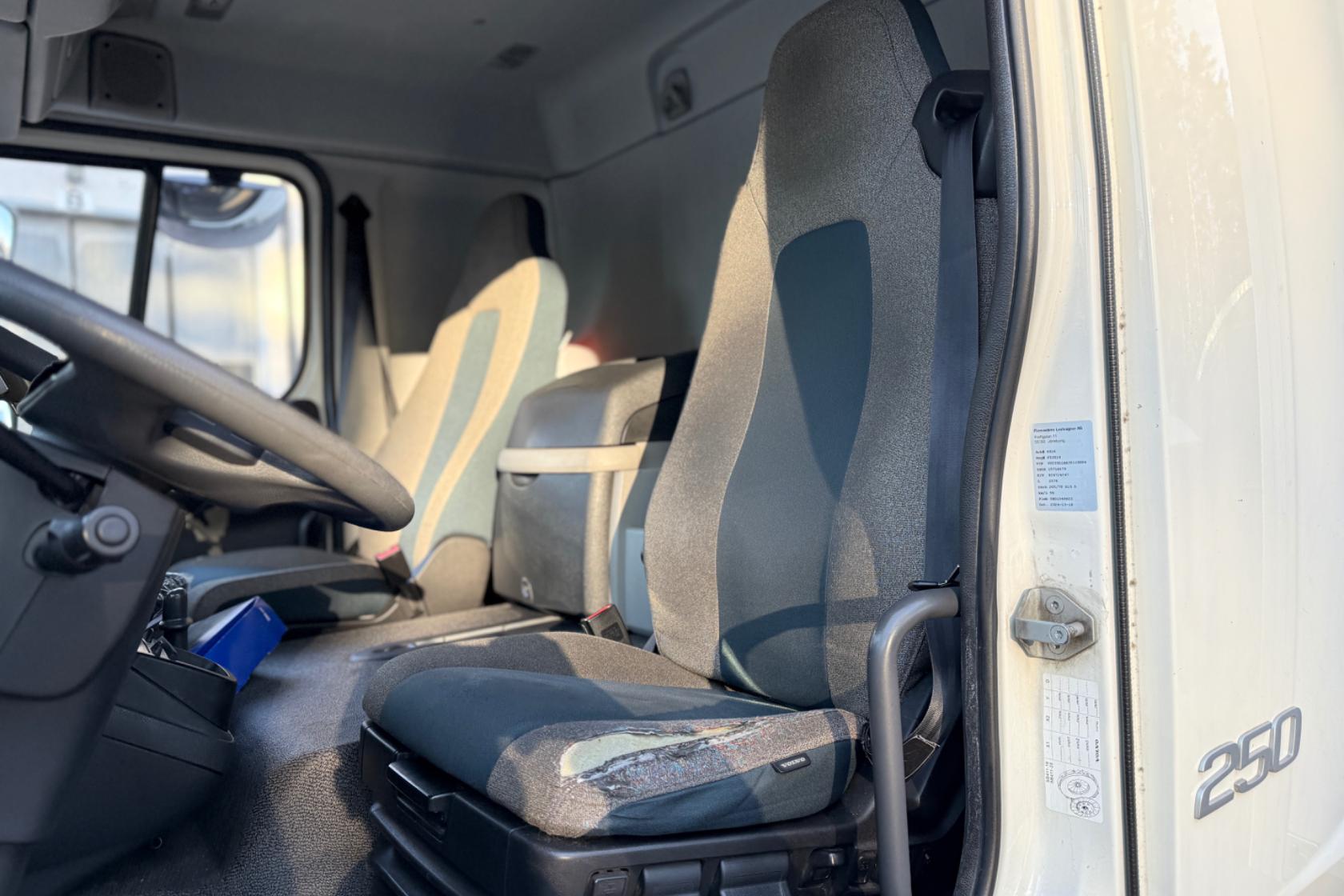 VOLVO FL250 - 286 808 km - Automaatne - valge - 2018