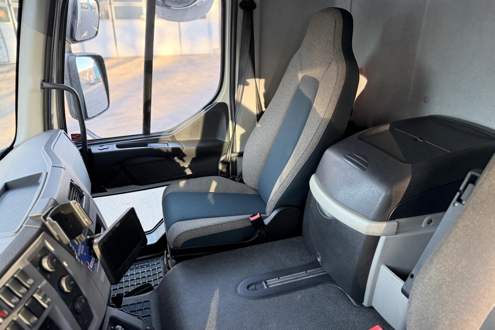 VOLVO FL250 - 286 808 km - Automaatne - valge - 2018