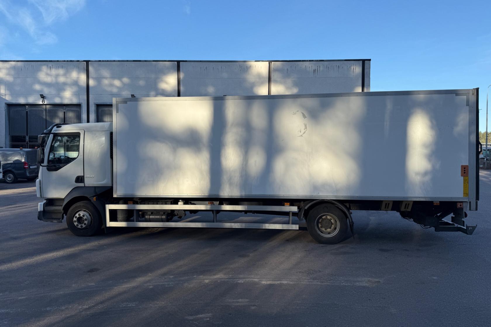 VOLVO FL250 - 286 808 km - Automaatne - valge - 2018