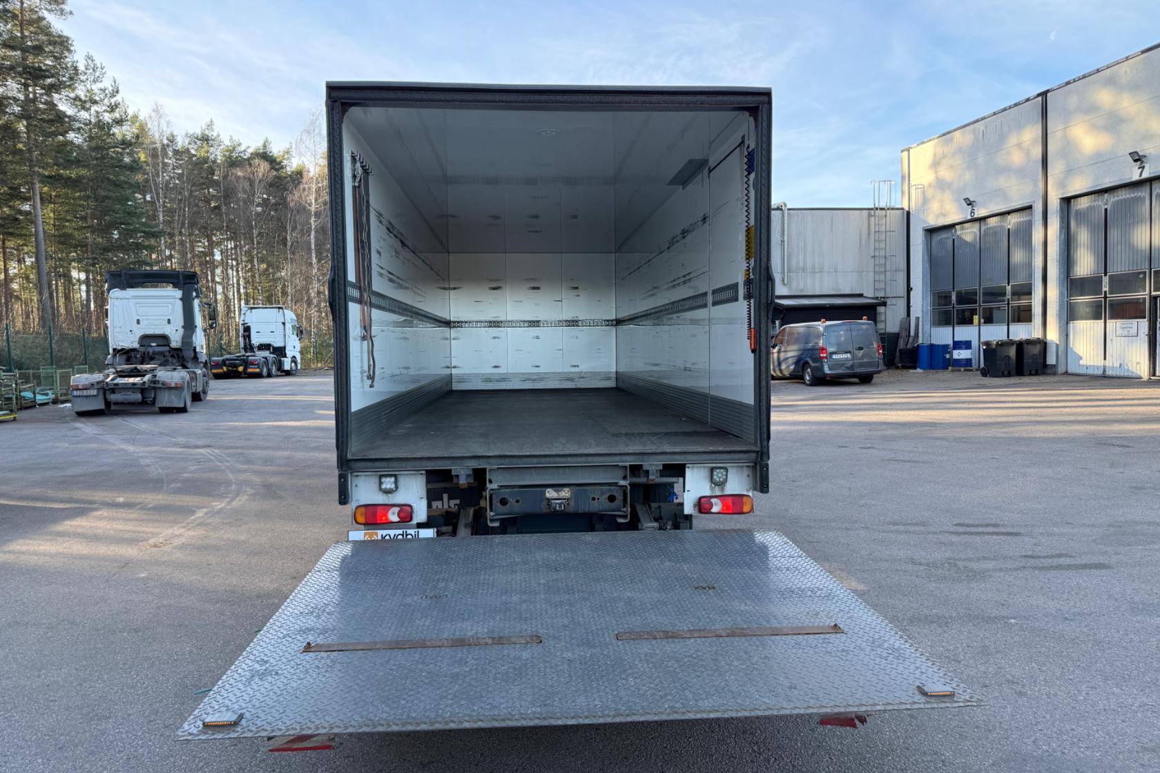 VOLVO FL250 - 286 808 km - Automaatne - valge - 2018