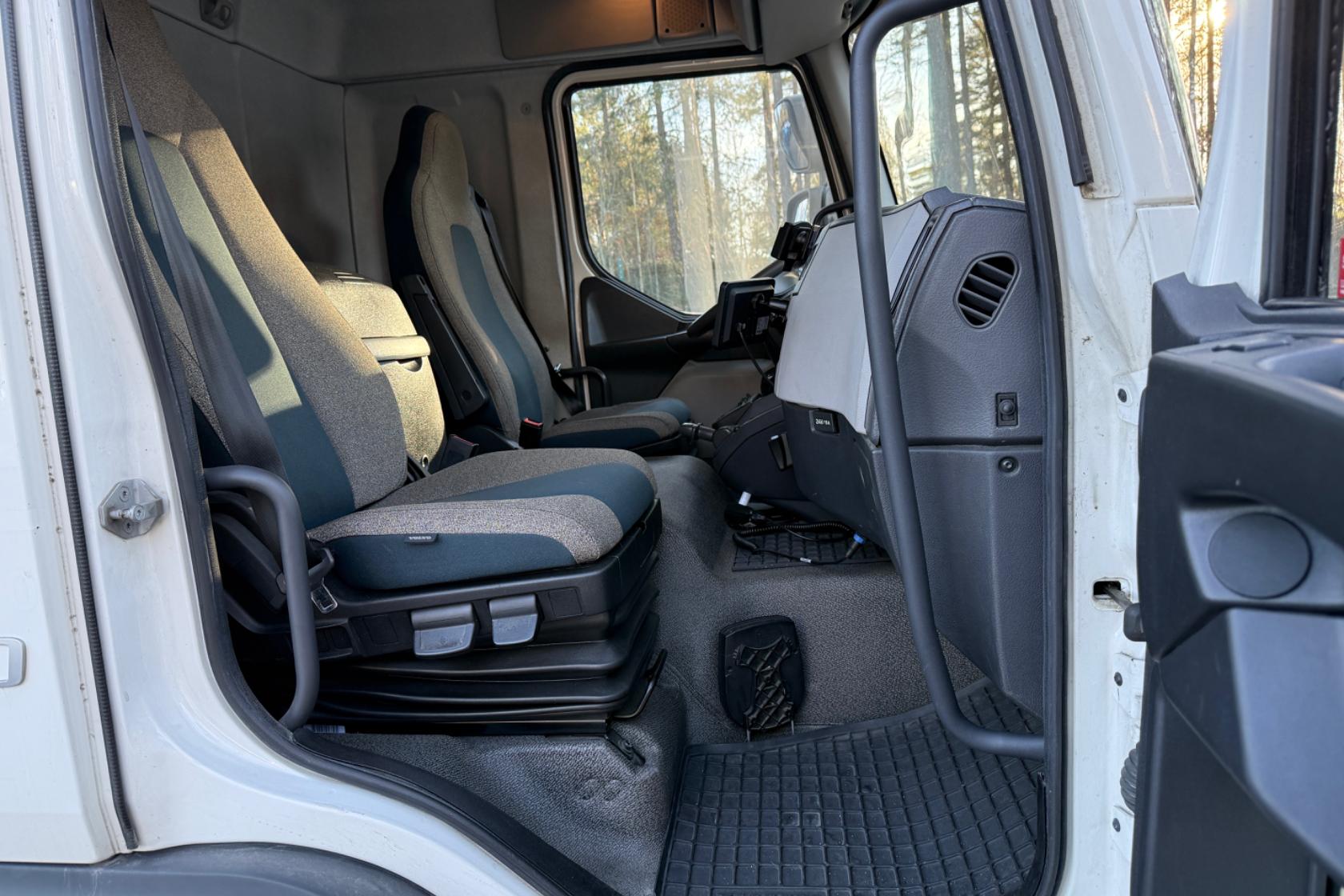 VOLVO FL250 - 286 808 km - Automaatne - valge - 2018