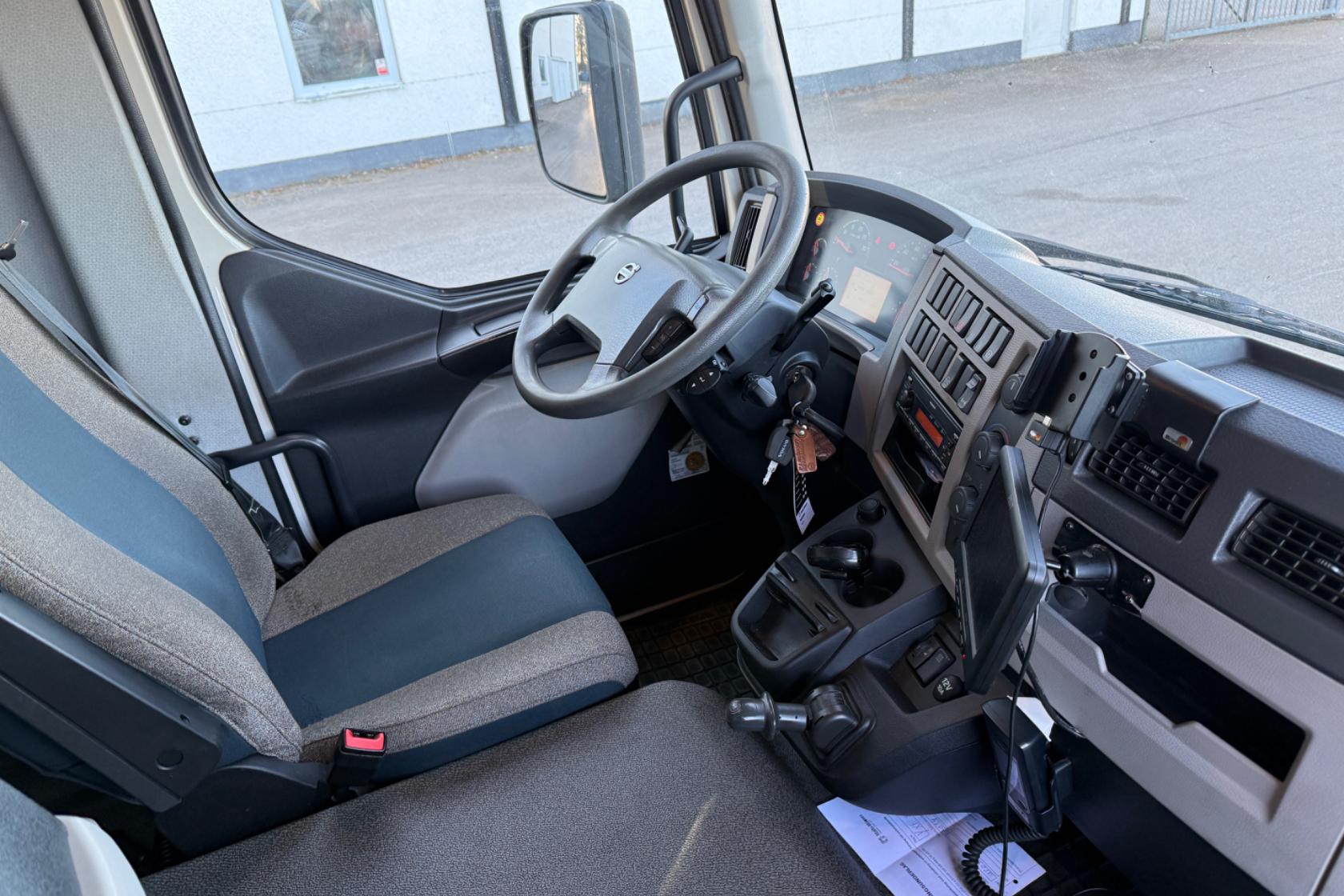 VOLVO FL250 - 420 523 km - Automatic - white - 2017