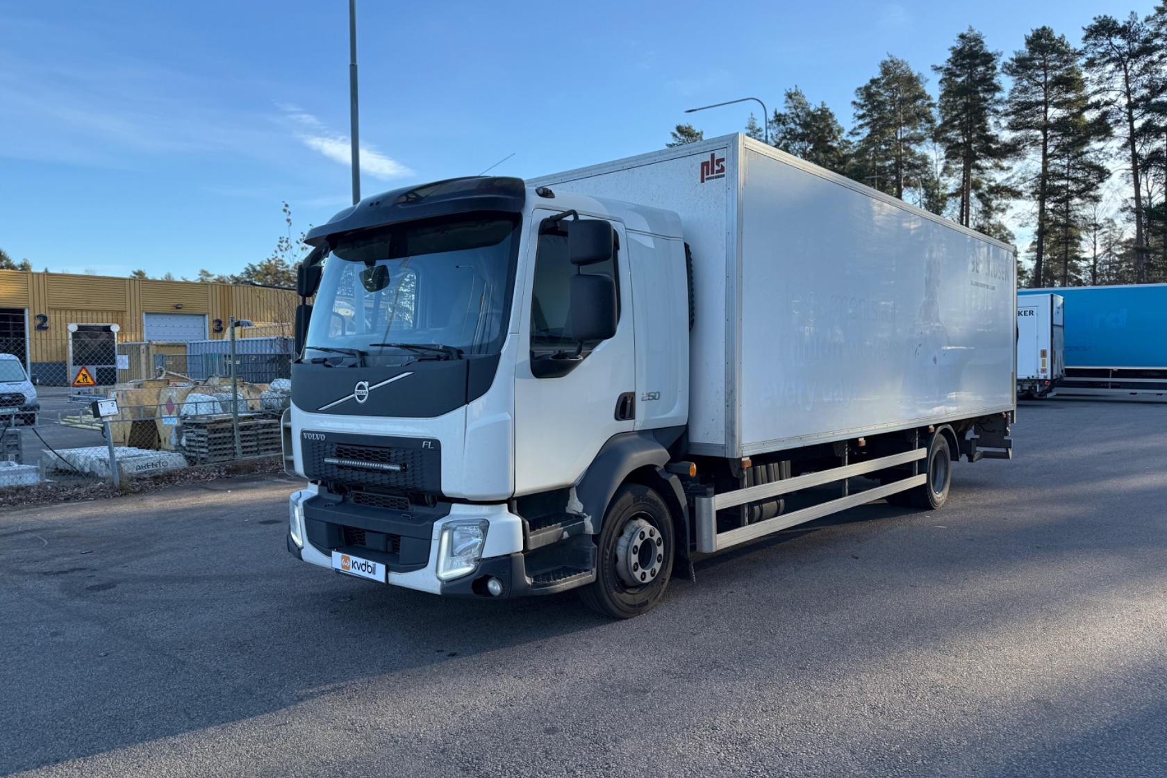 VOLVO FL250 - 420 523 km - Automatic - white - 2017