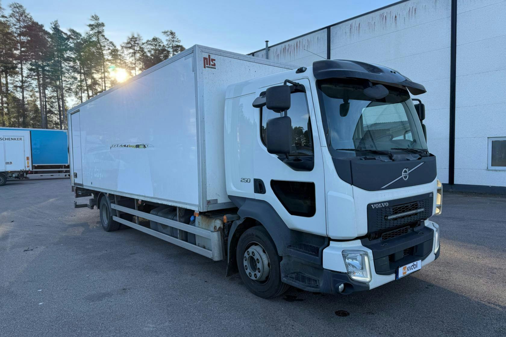 VOLVO FL250 - 420 523 km - Automatic - white - 2017