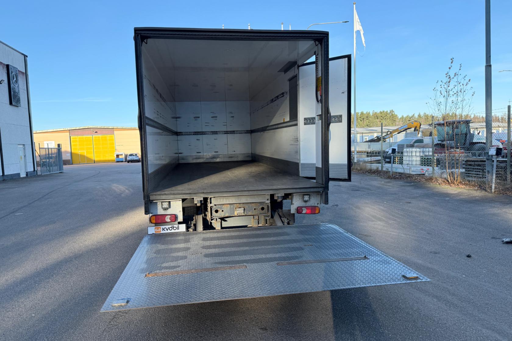 VOLVO FL250 - 420 523 km - Automatic - white - 2017