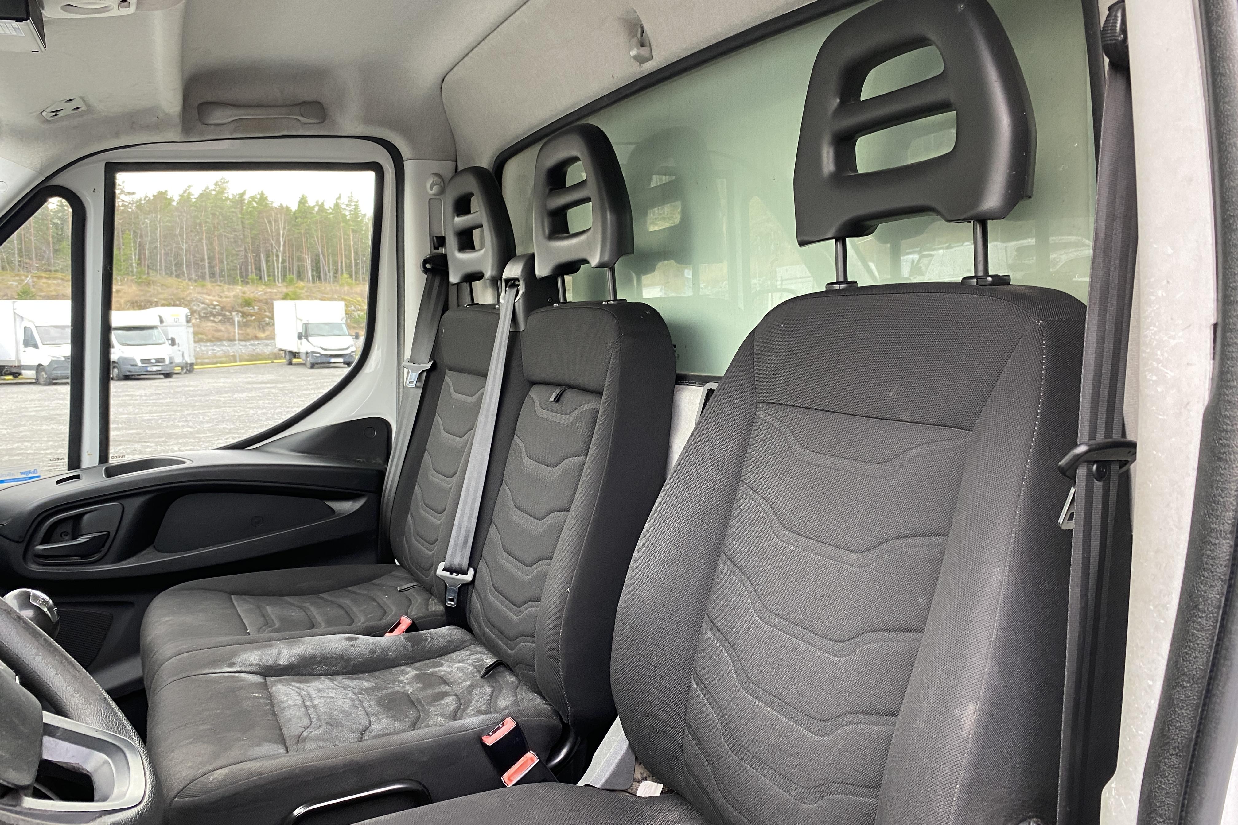 Iveco DAILY 70C17H P - 382 451 km - Manuaalinen - valkoinen - 2015