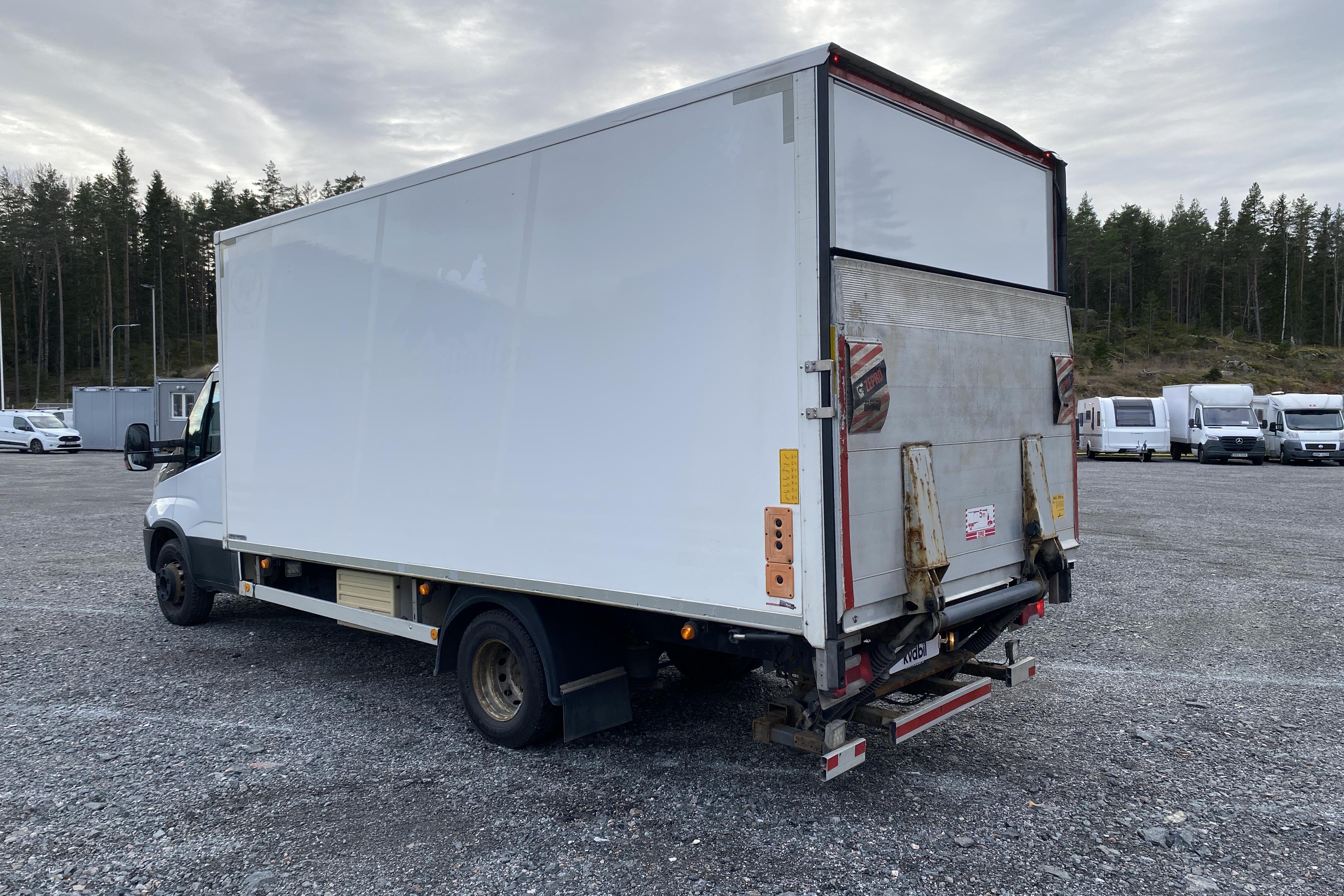 Iveco DAILY 70C17H P - 382 451 km - Manuaalinen - valkoinen - 2015