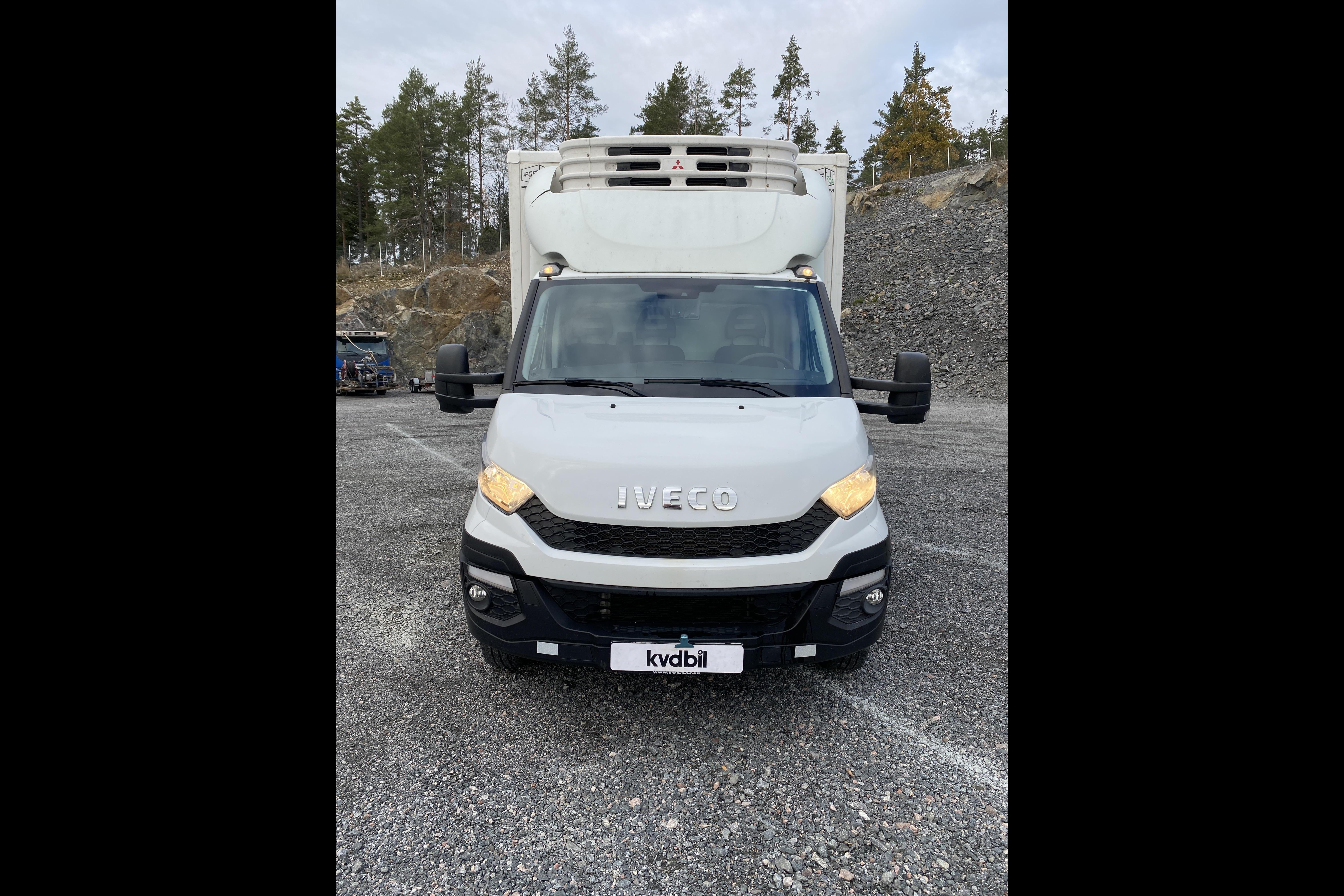 Iveco DAILY 70C17H P - 382 451 km - Manuaalinen - valkoinen - 2015