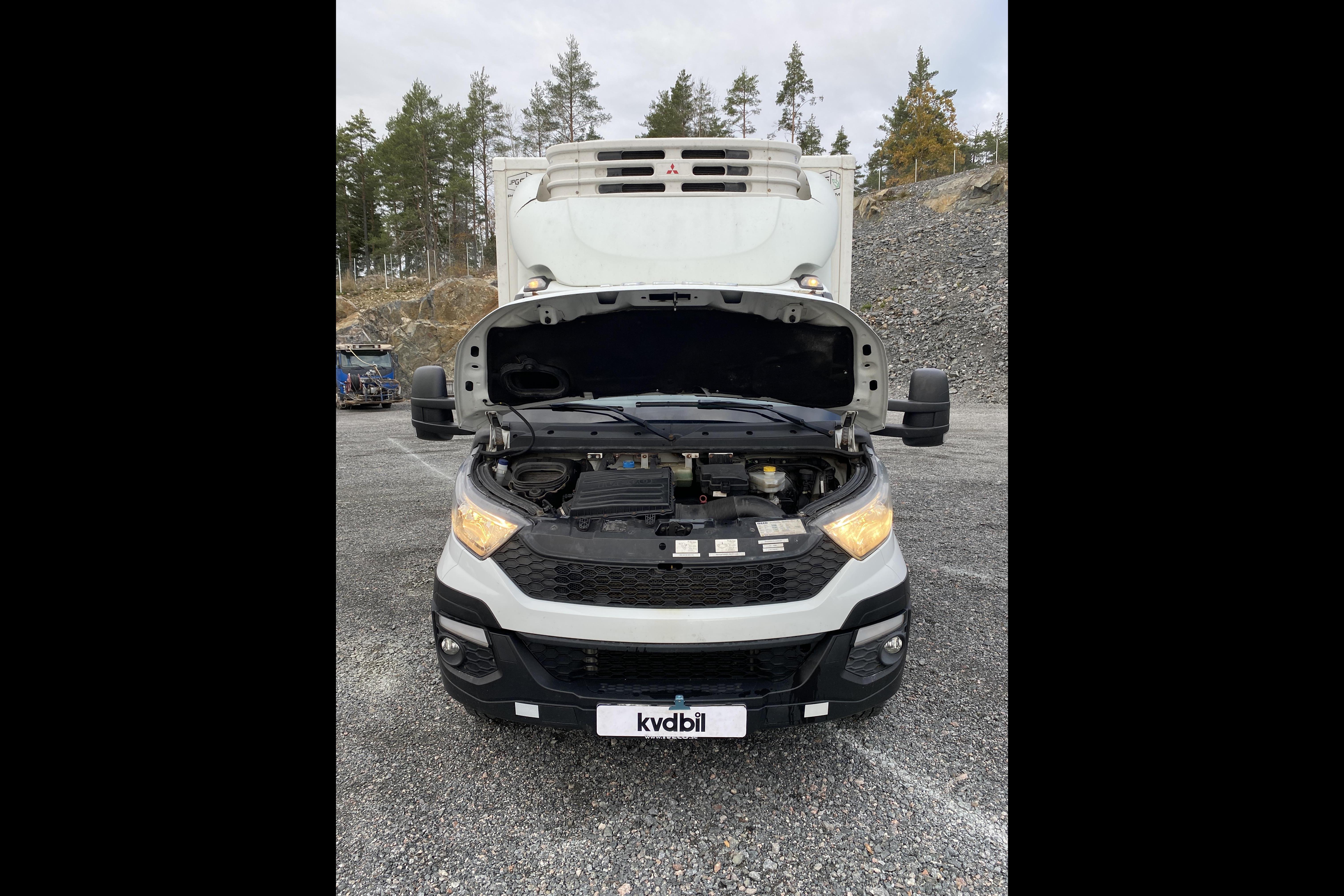 Iveco DAILY 70C17H P - 382 451 km - Manuaalinen - valkoinen - 2015