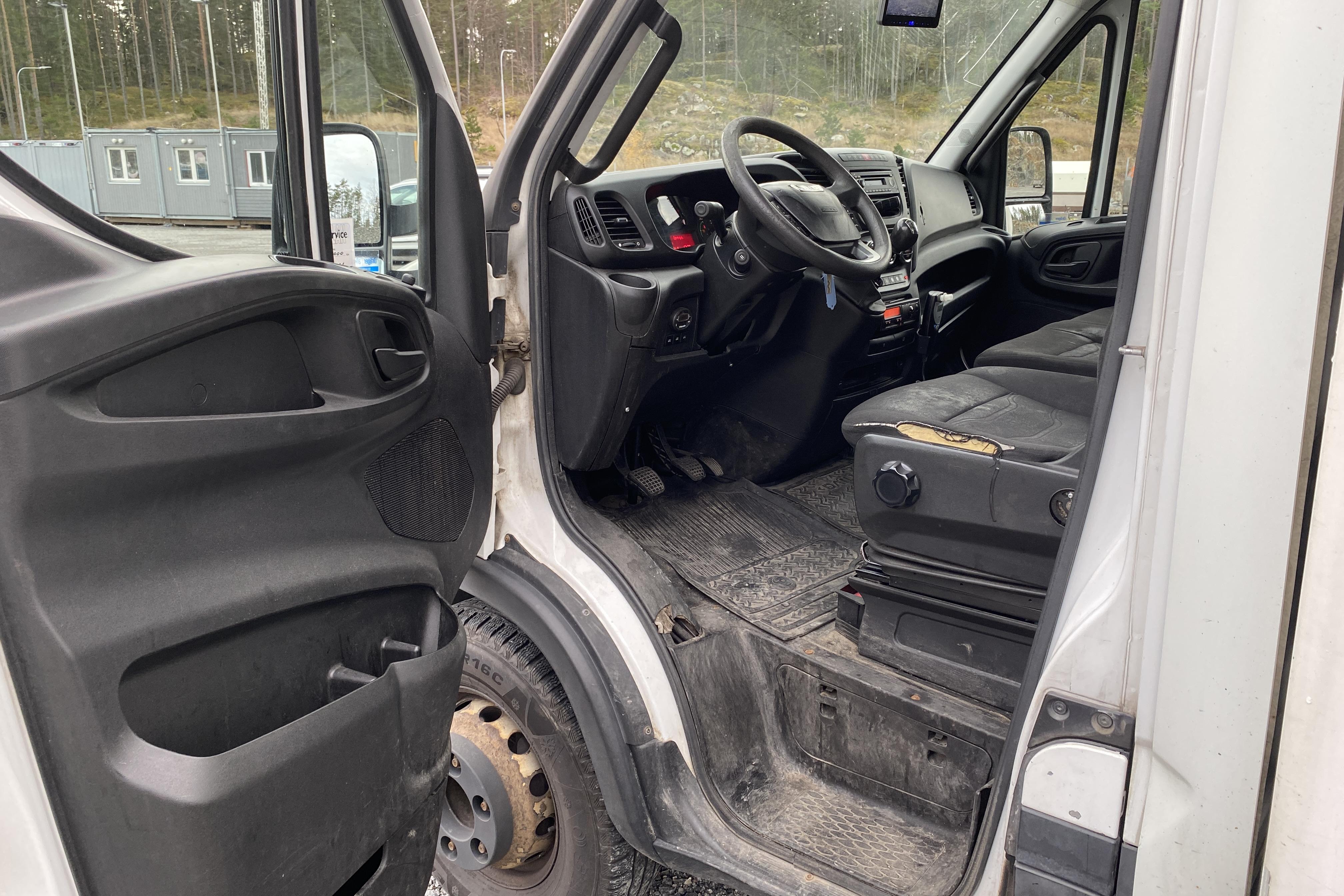 Iveco DAILY 70C17H P - 382 451 km - Manuaalinen - valkoinen - 2015