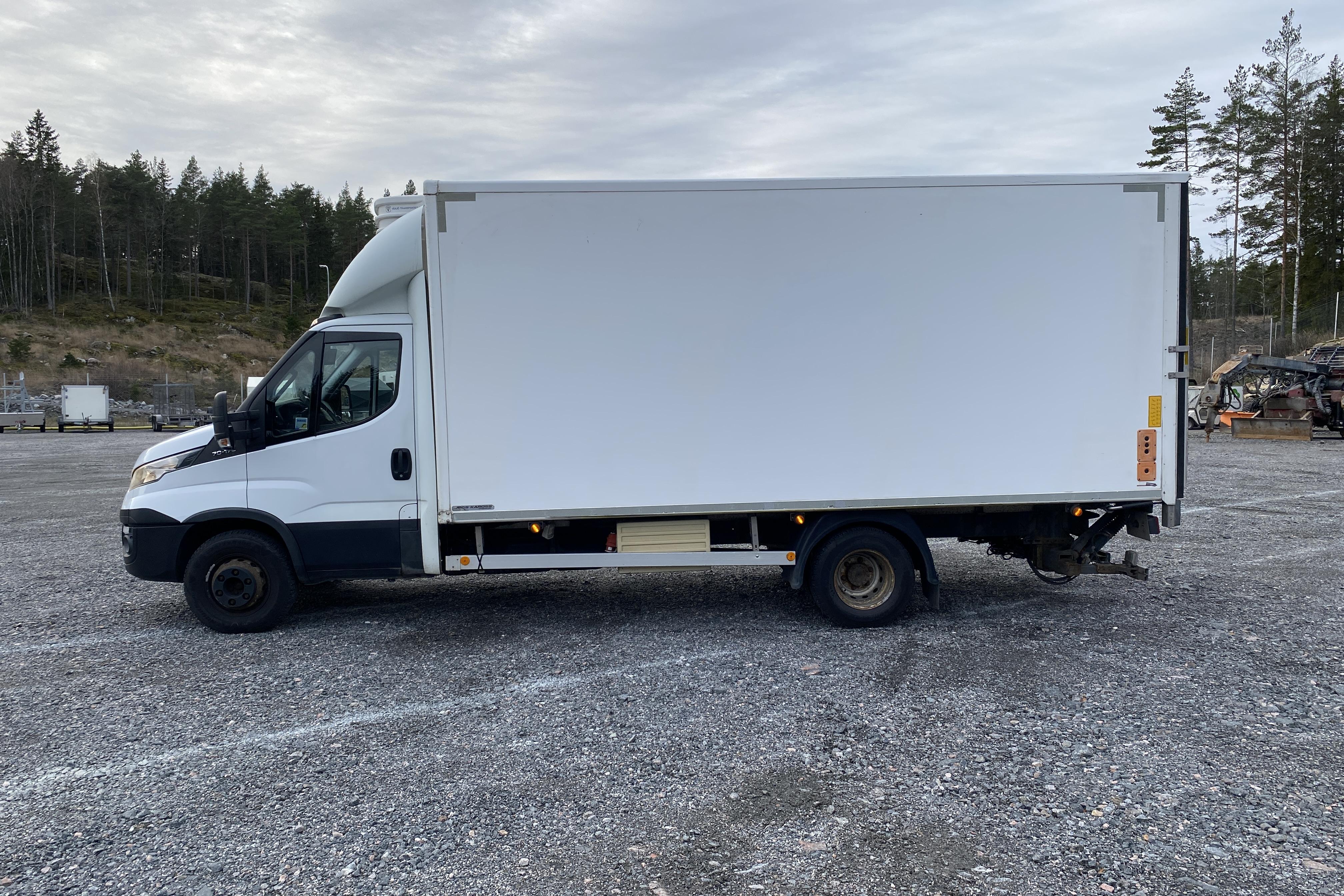 Iveco DAILY 70C17H P - 382 451 km - Manuaalinen - valkoinen - 2015