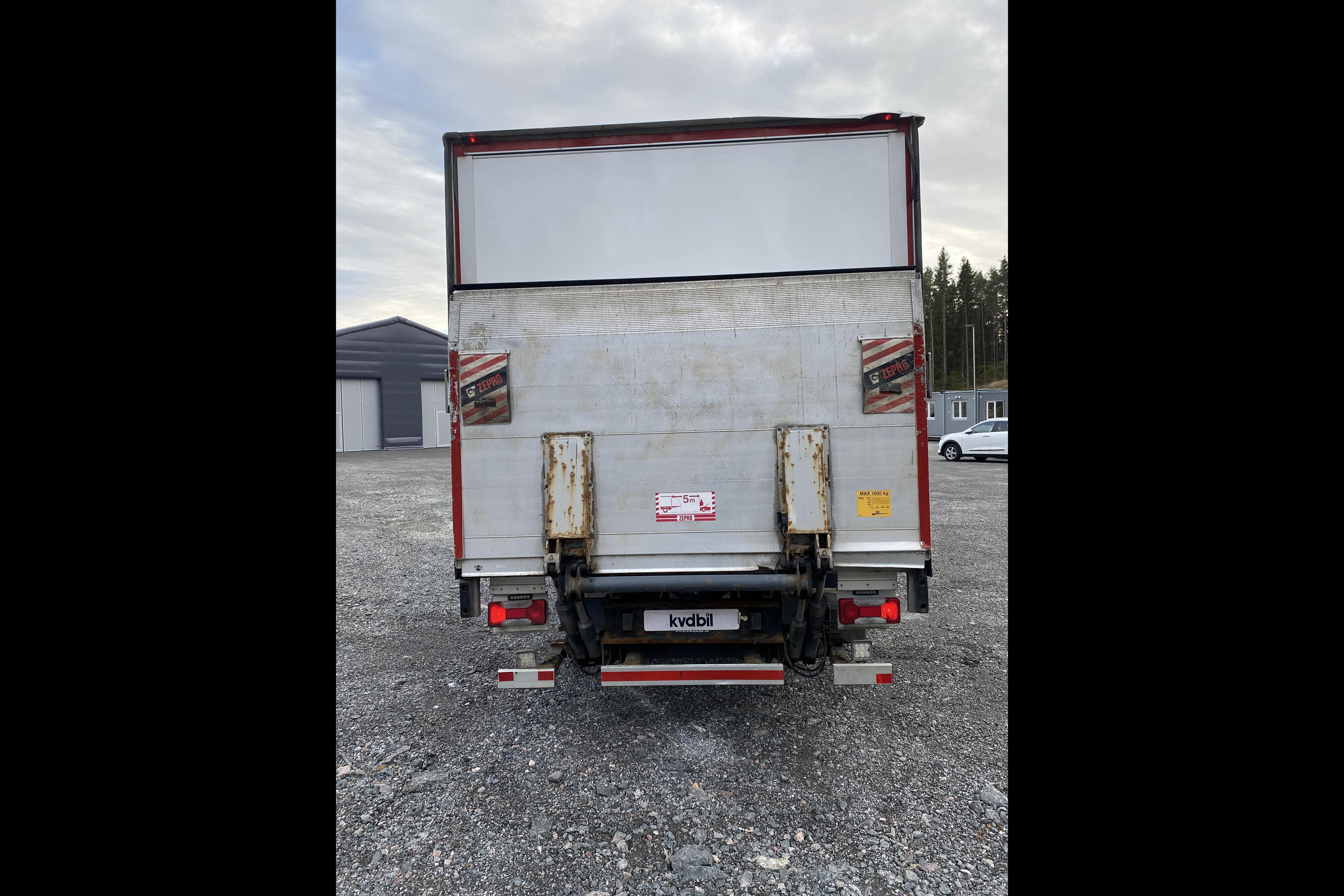 Iveco DAILY 70C17H P - 382 451 km - Manuaalinen - valkoinen - 2015