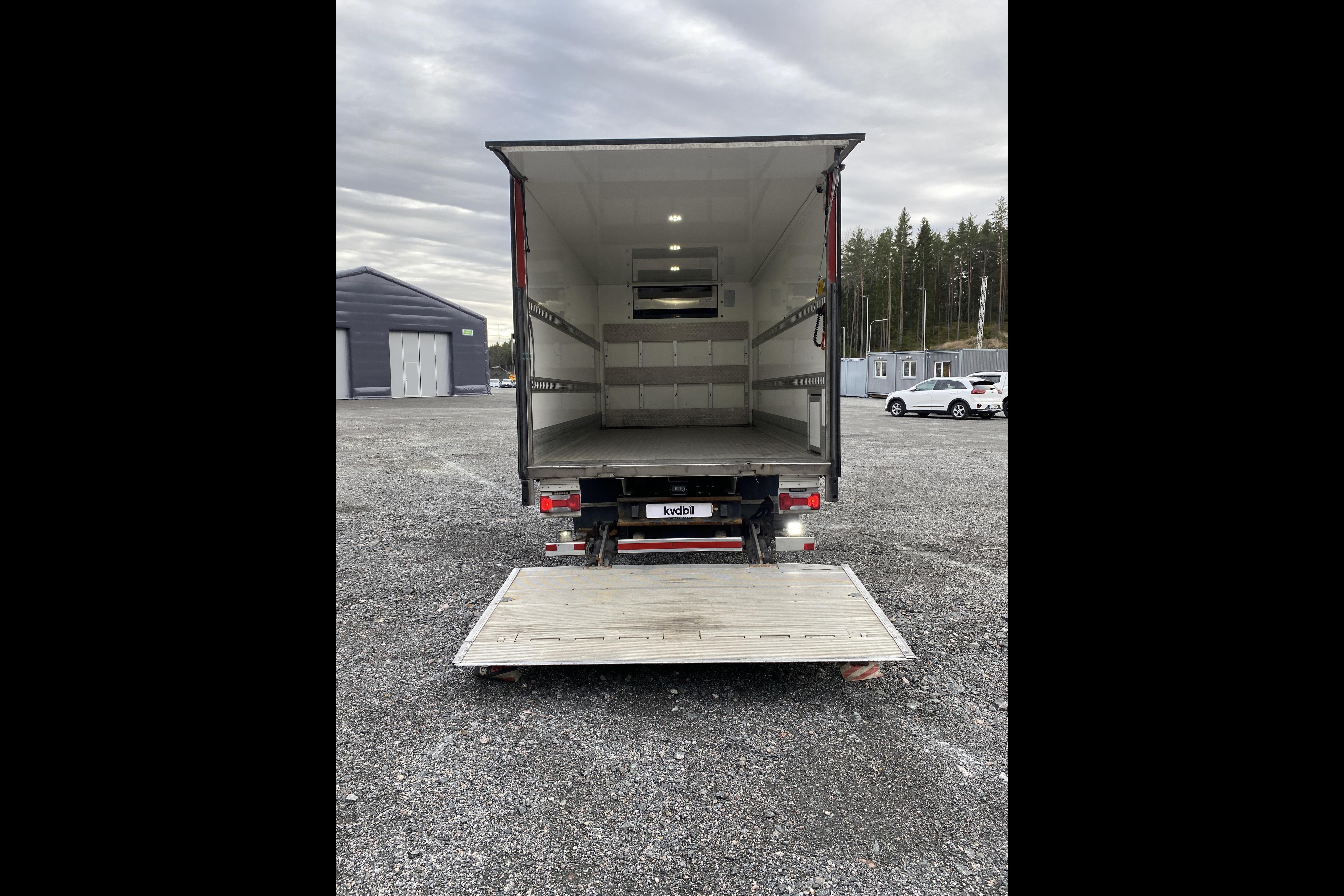 Iveco DAILY 70C17H P - 382 451 km - Manuaalinen - valkoinen - 2015