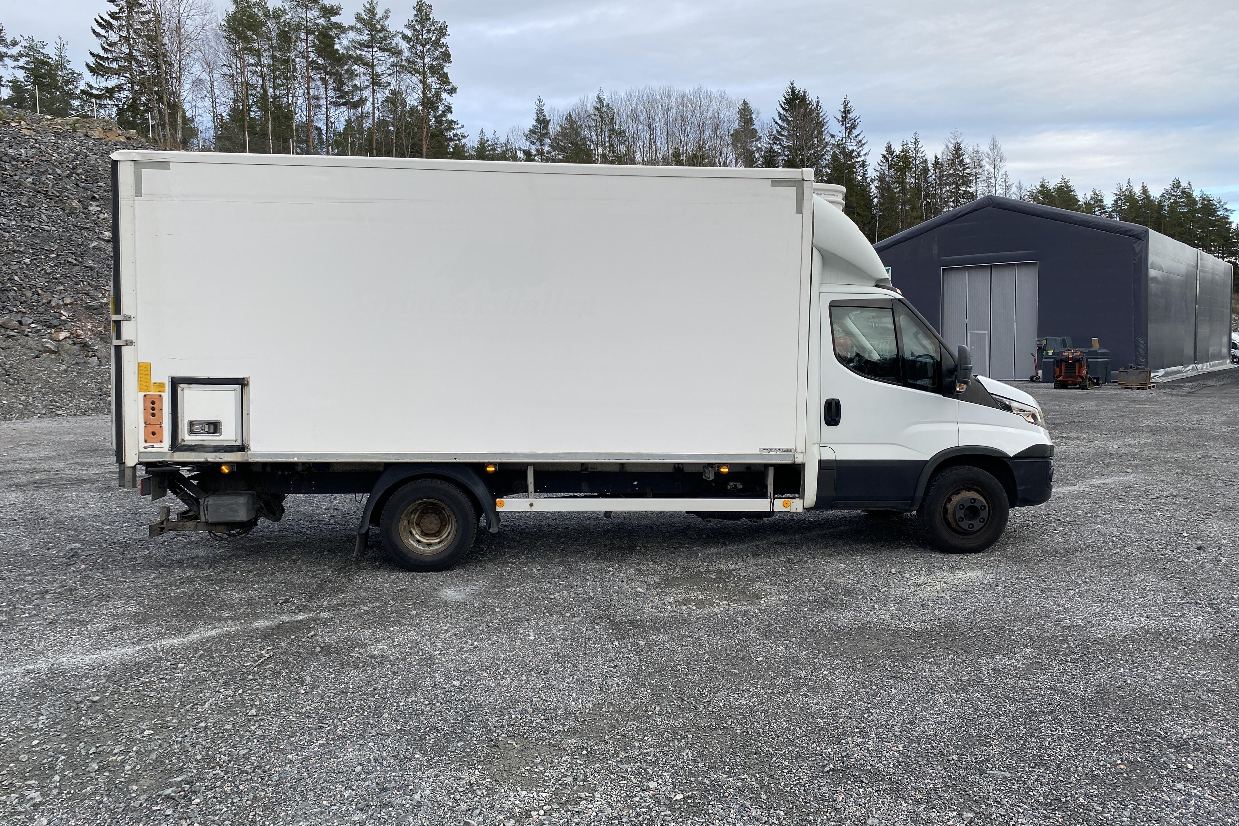 Iveco DAILY 70C17H P - 382 451 km - Manuaalinen - valkoinen - 2015