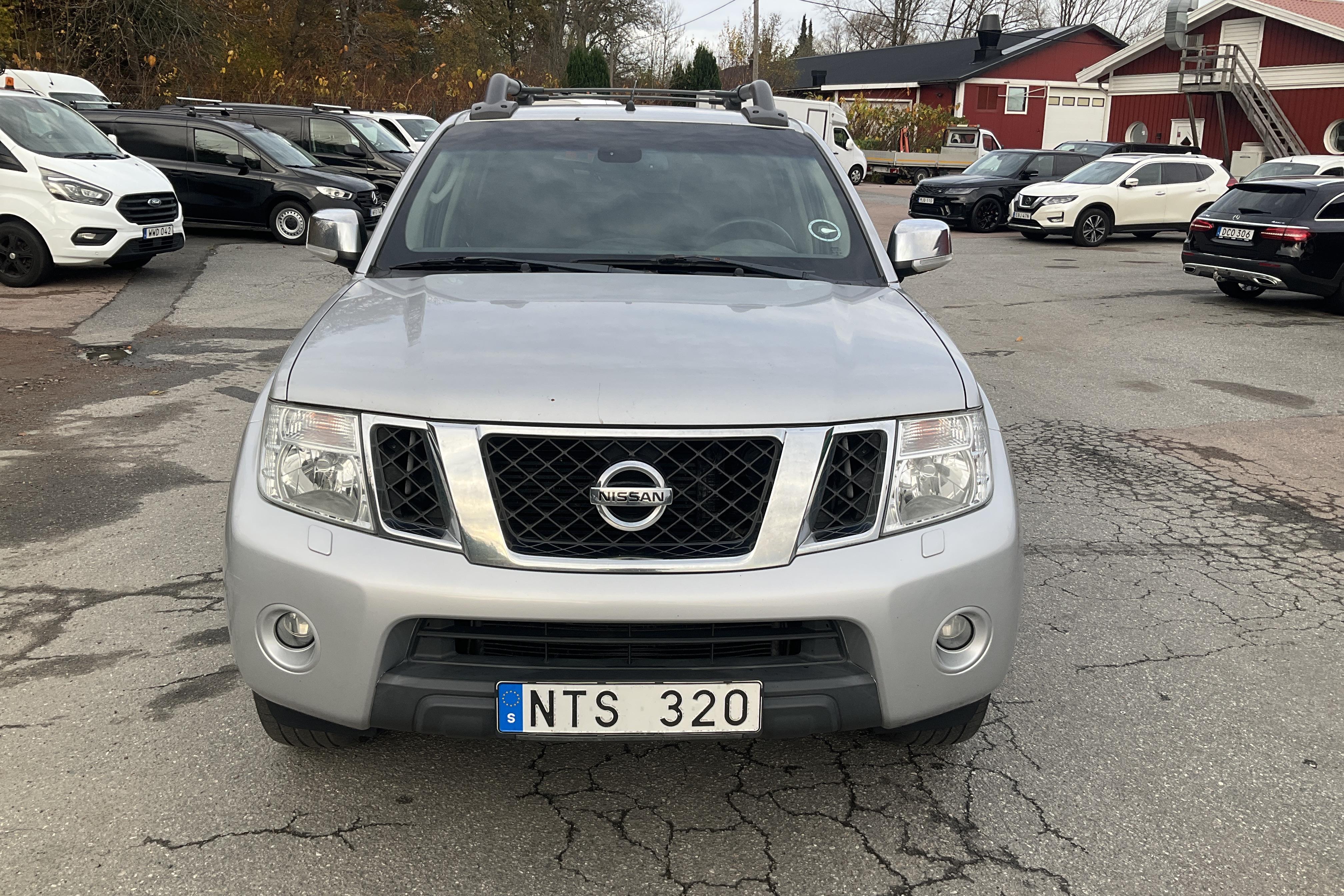 Nissan Navara 2.5 dCi (190hk) - 24 483 mil - Manuell - silver - 2011