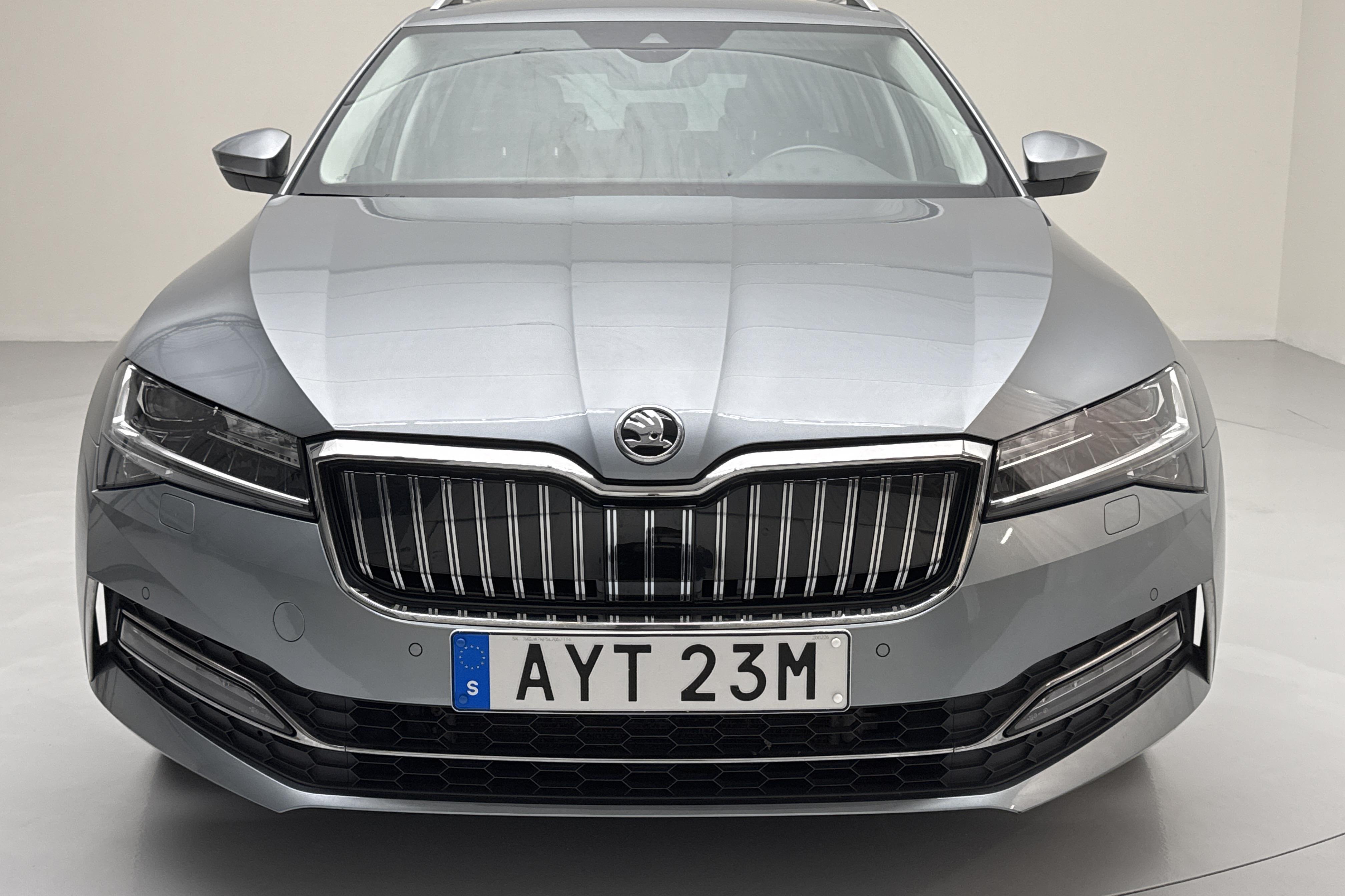 Skoda Superb 1.4 TSI PHEV Kombi (218hk) - 8 100 mil - Automat - grå - 2020