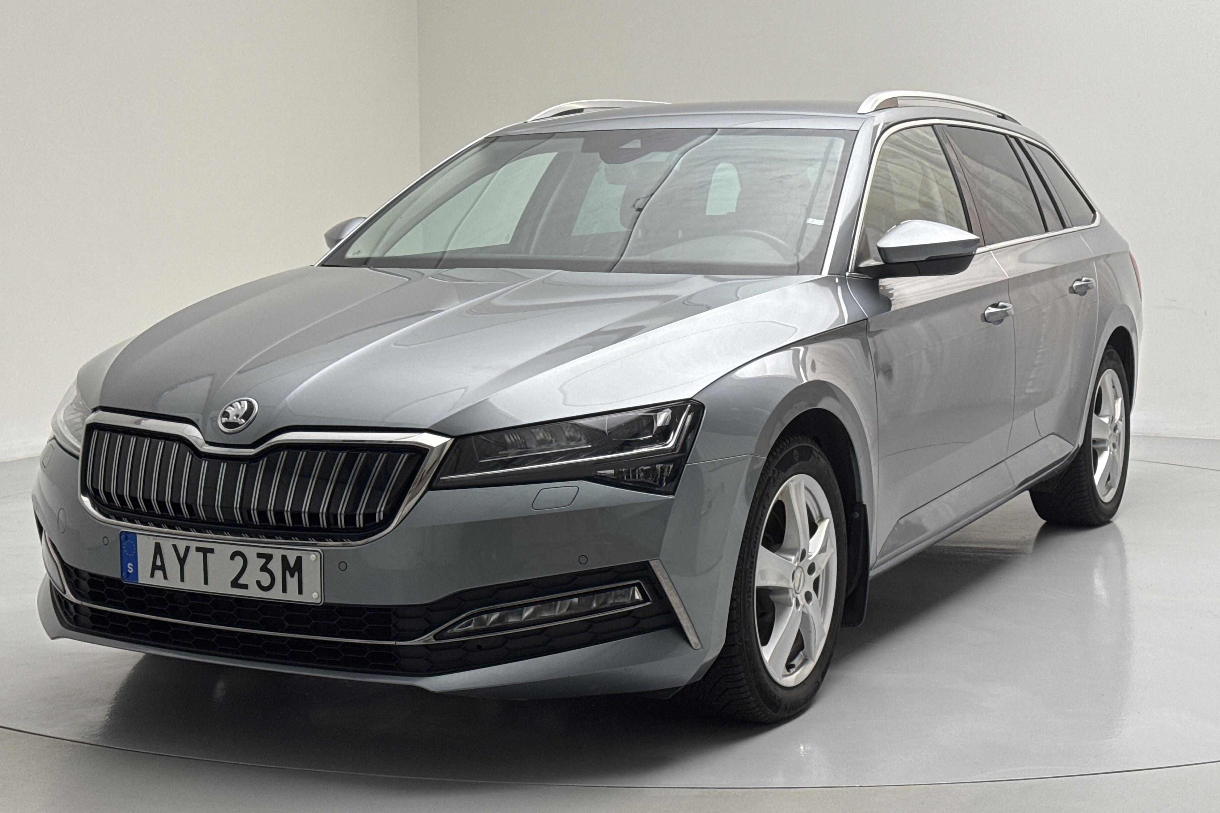 Skoda Superb 1.4 TSI PHEV Kombi (218hk) - 8 100 mil - Automat - grå - 2020