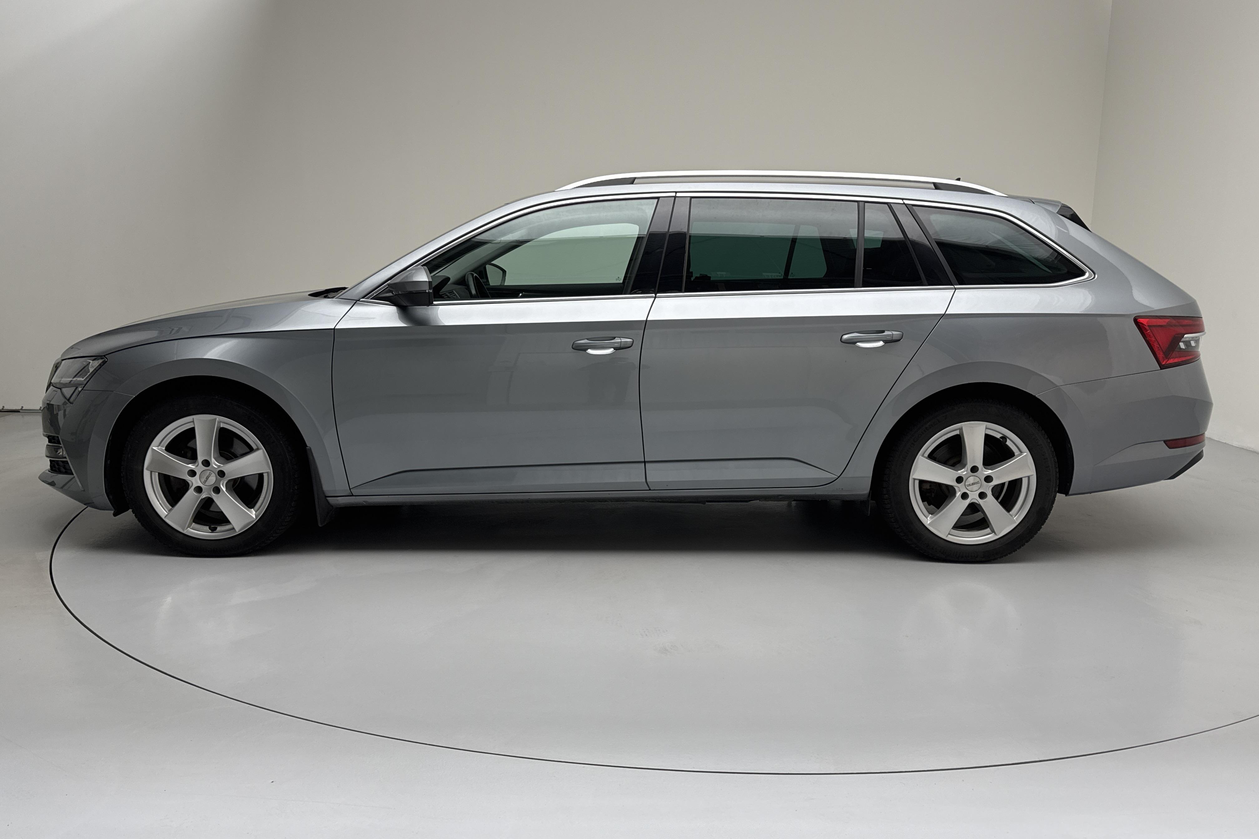 Skoda Superb 1.4 TSI PHEV Kombi (218hk) - 8 100 mil - Automat - grå - 2020