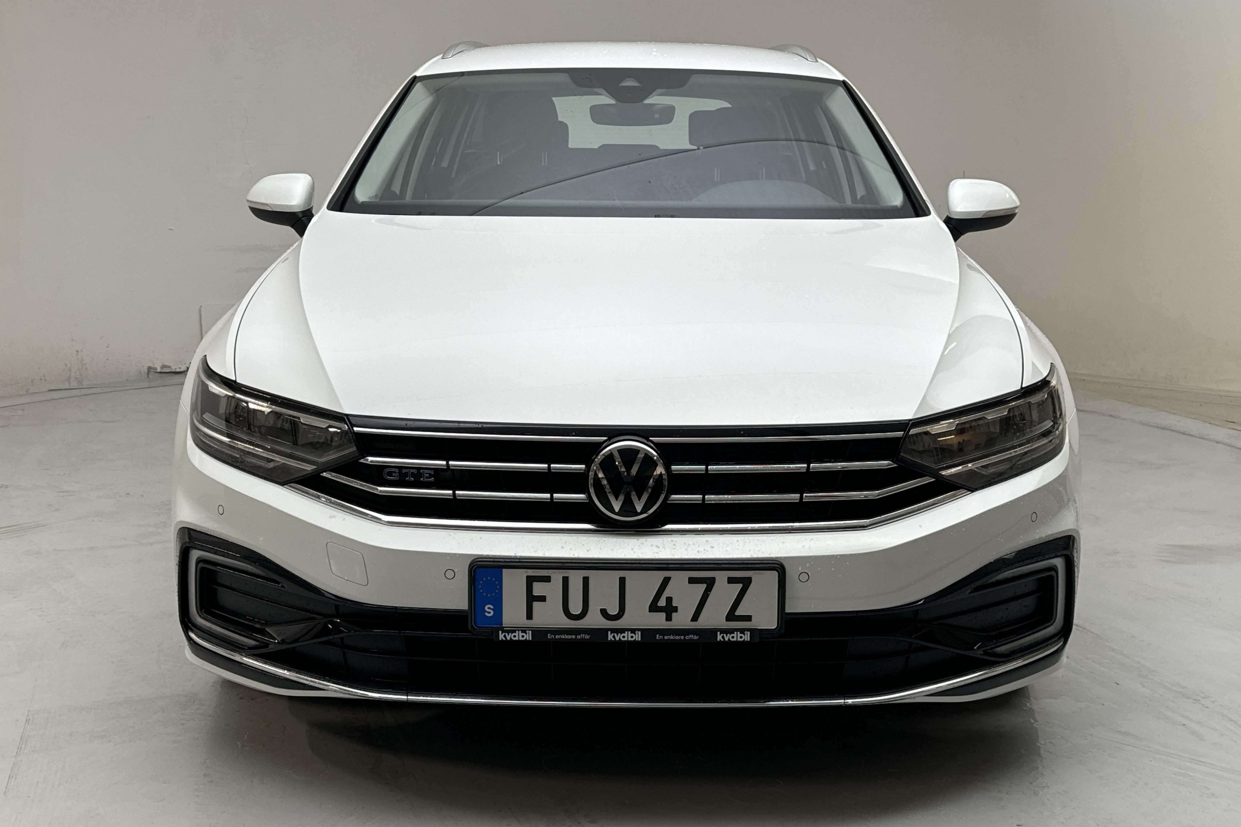 VW Passat 1.4 GTE Sportscombi (218hk) - 7 498 mil - Automat - vit - 2021