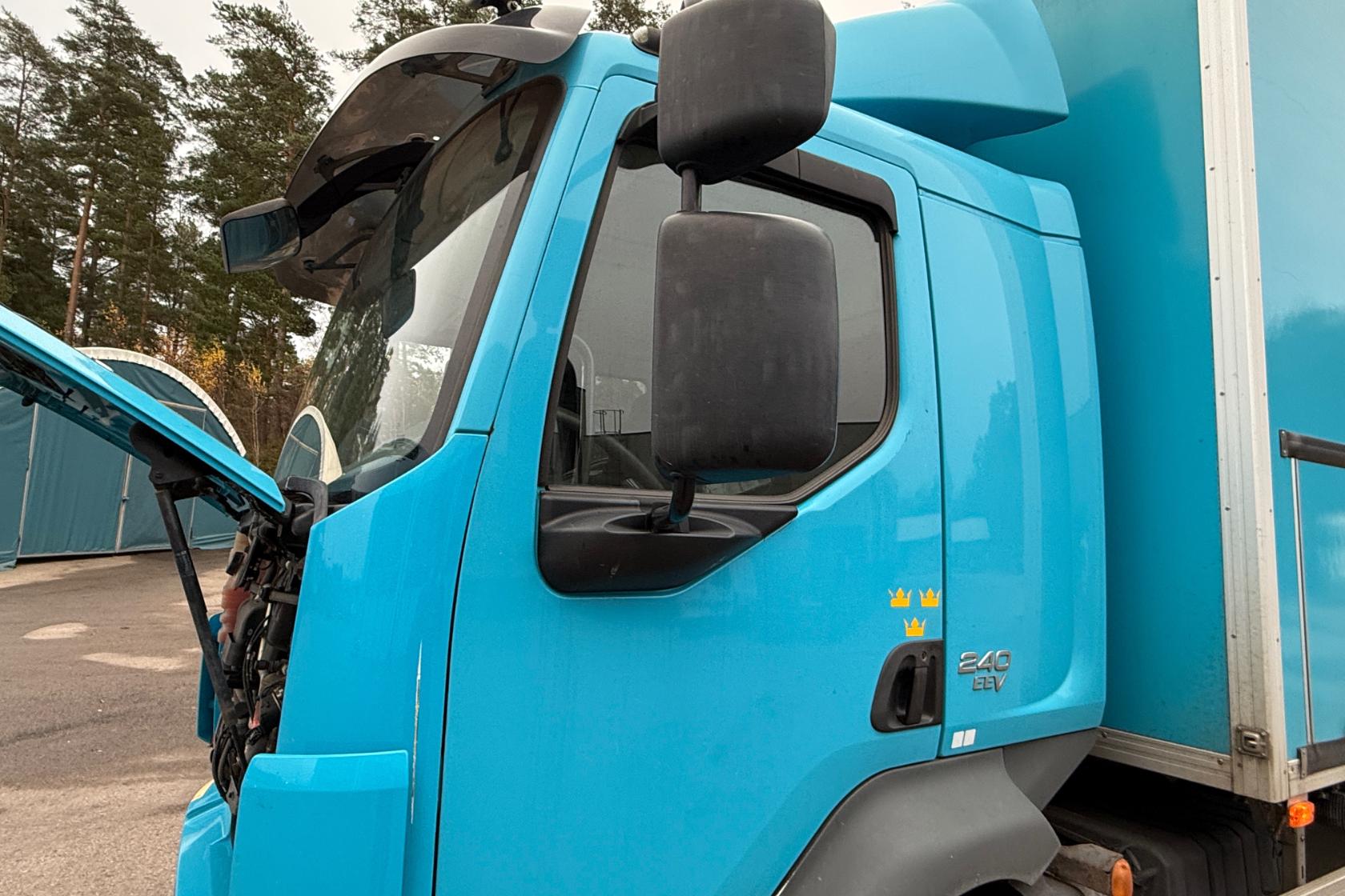 VOLVO FL240 - 427 977 km - Automat - Light Blue - 2014