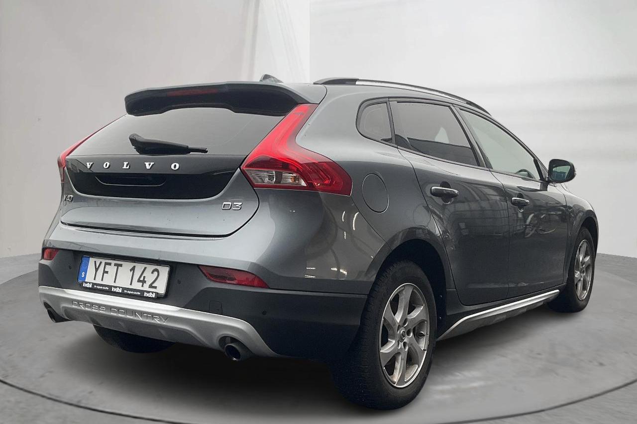 Volvo V40 Cross Country D3 (150hk) - 91 450 km - Automatyczna - szary - 2017