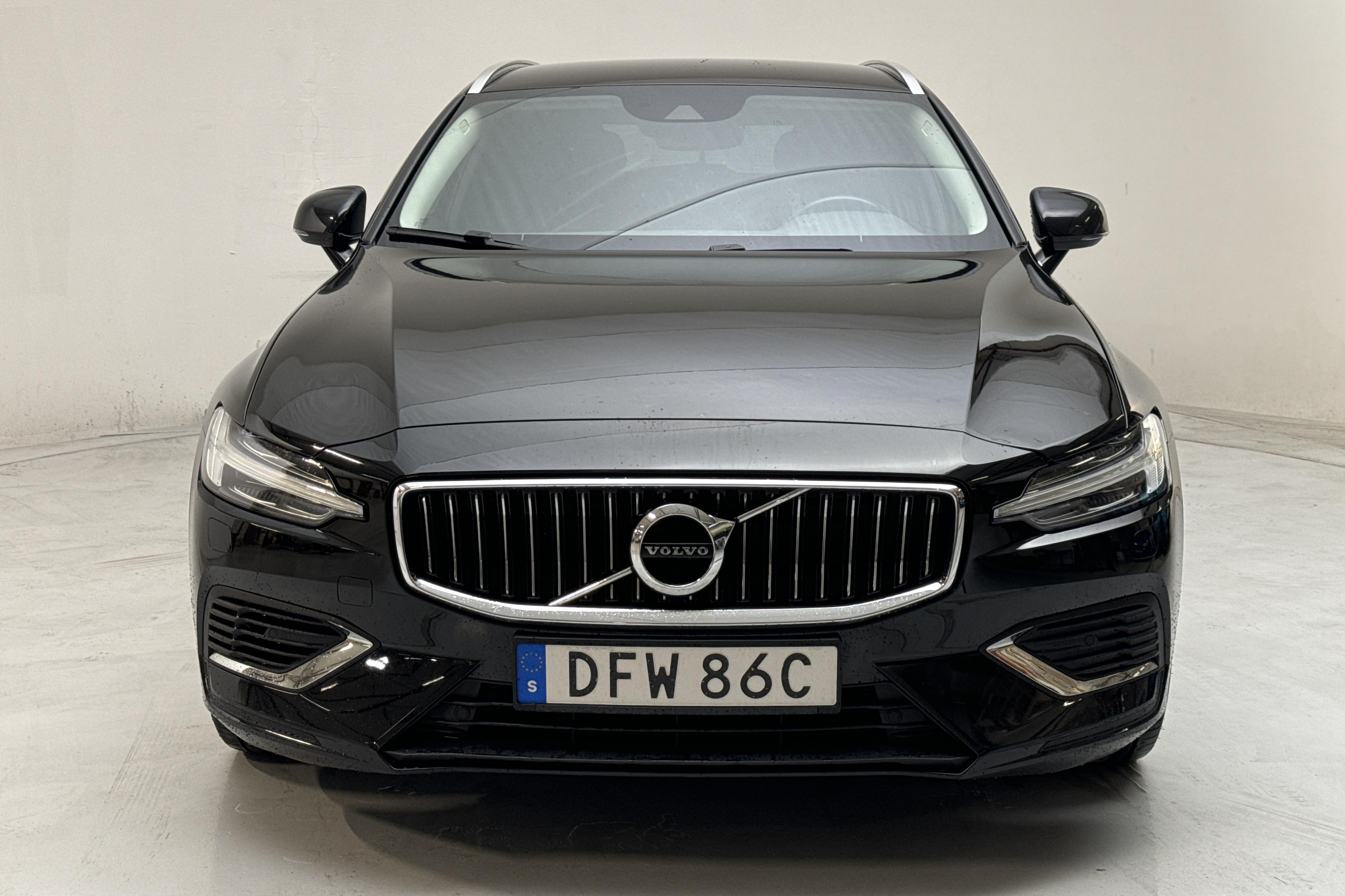 Volvo V60 T6 AWD Twin Engine (340hk) - 9 374 mil - Automat - svart - 2021