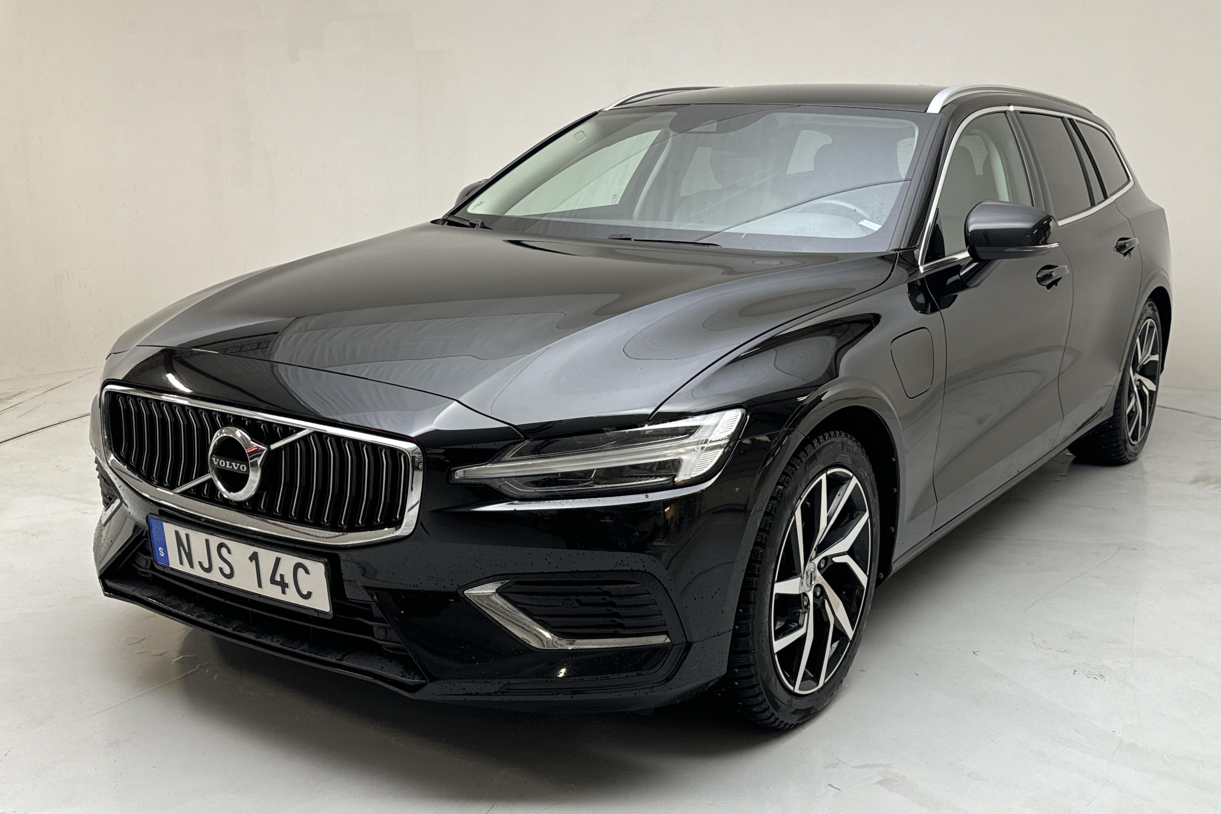 Volvo V60 T6 AWD Twin Engine (340hk) - 84 400 km - Automatic - black - 2022