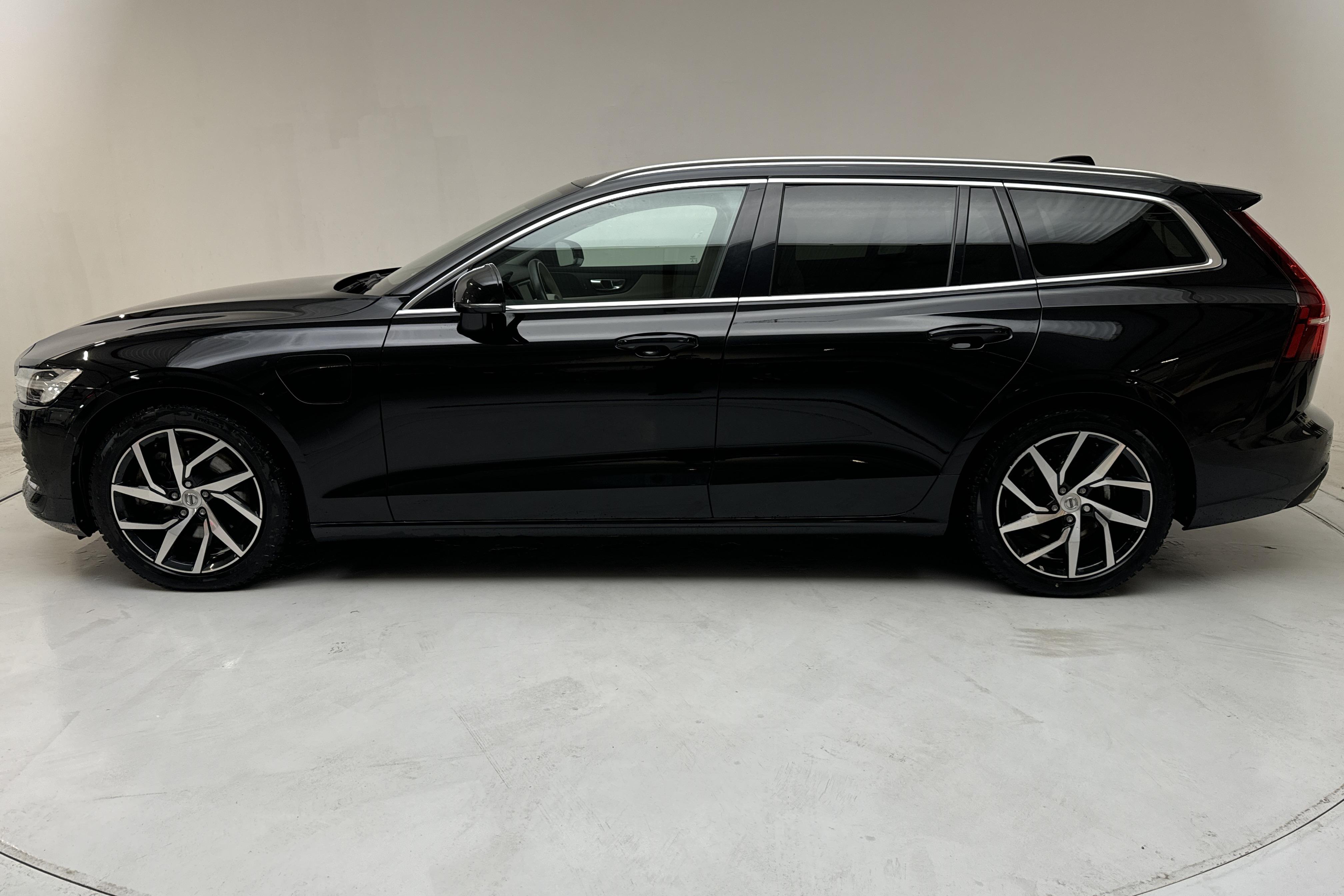 Volvo V60 T6 AWD Twin Engine (340hk) - 84 400 km - Automatic - black - 2022