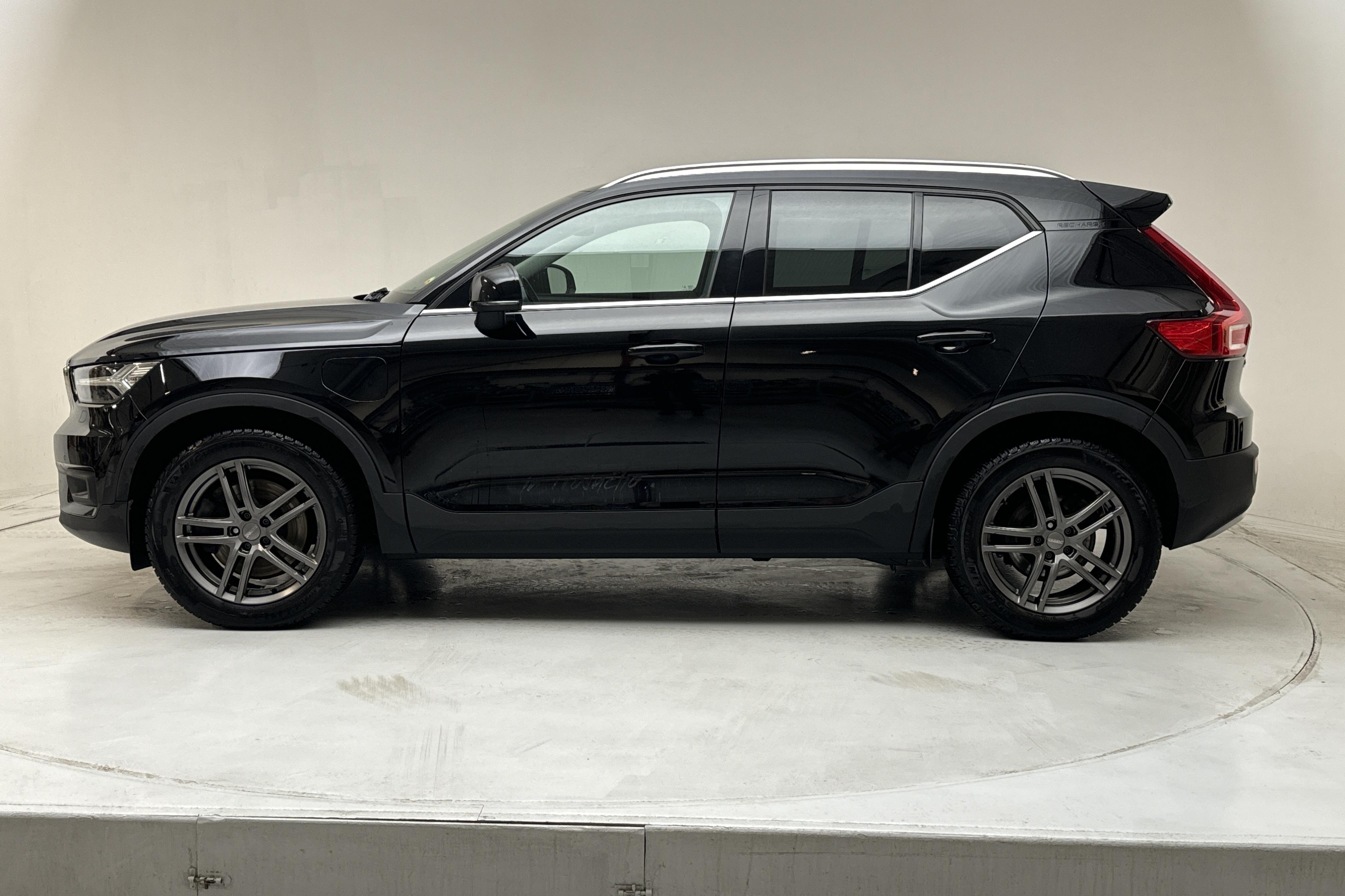 Volvo XC40 T4 2WD Twin Engine (211hk) - 89 310 km - Automatic - black - 2021