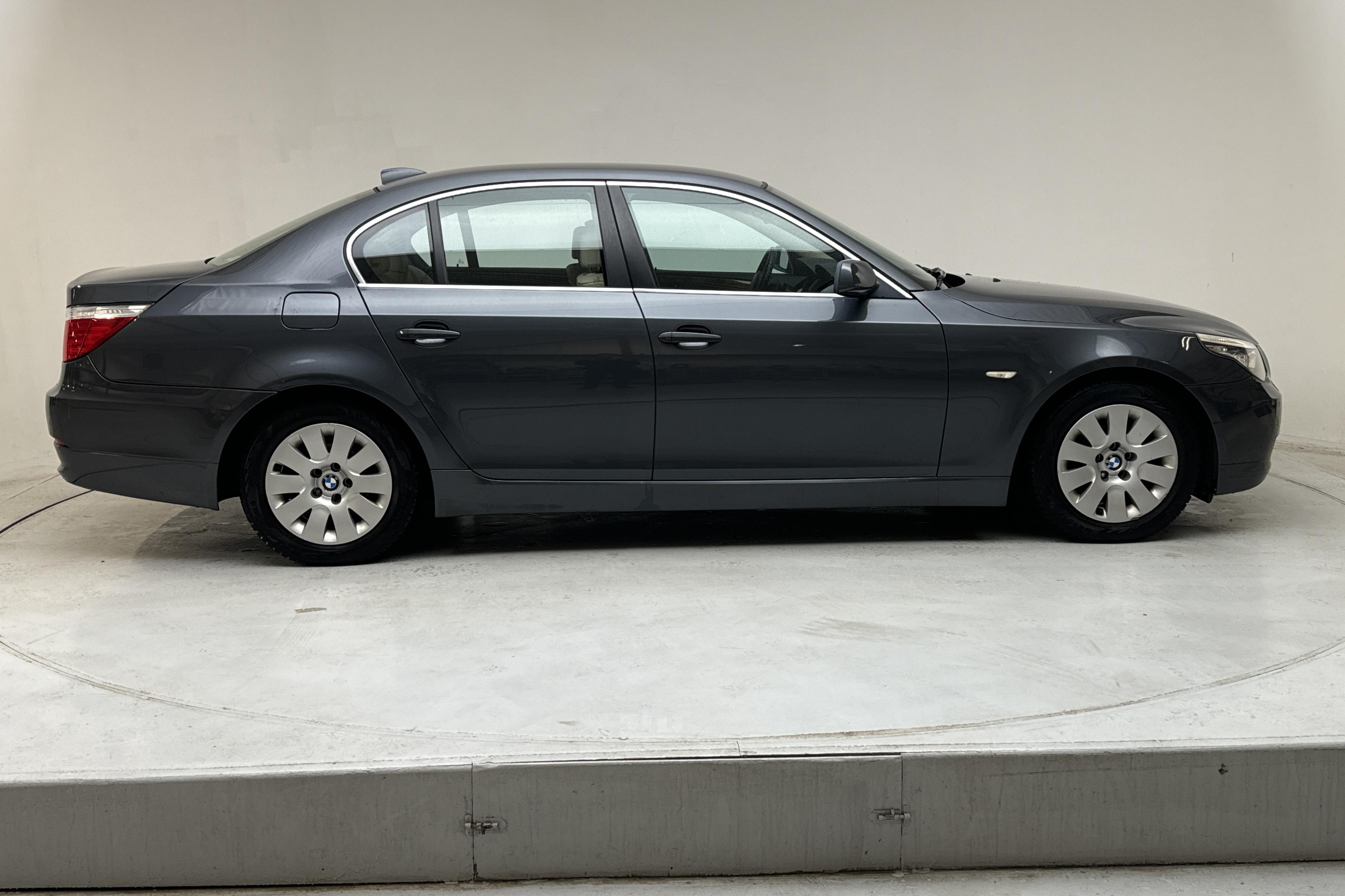 BMW 525i Sedan, E60 (218hk) - 20 046 mil - Automat - grå - 2009