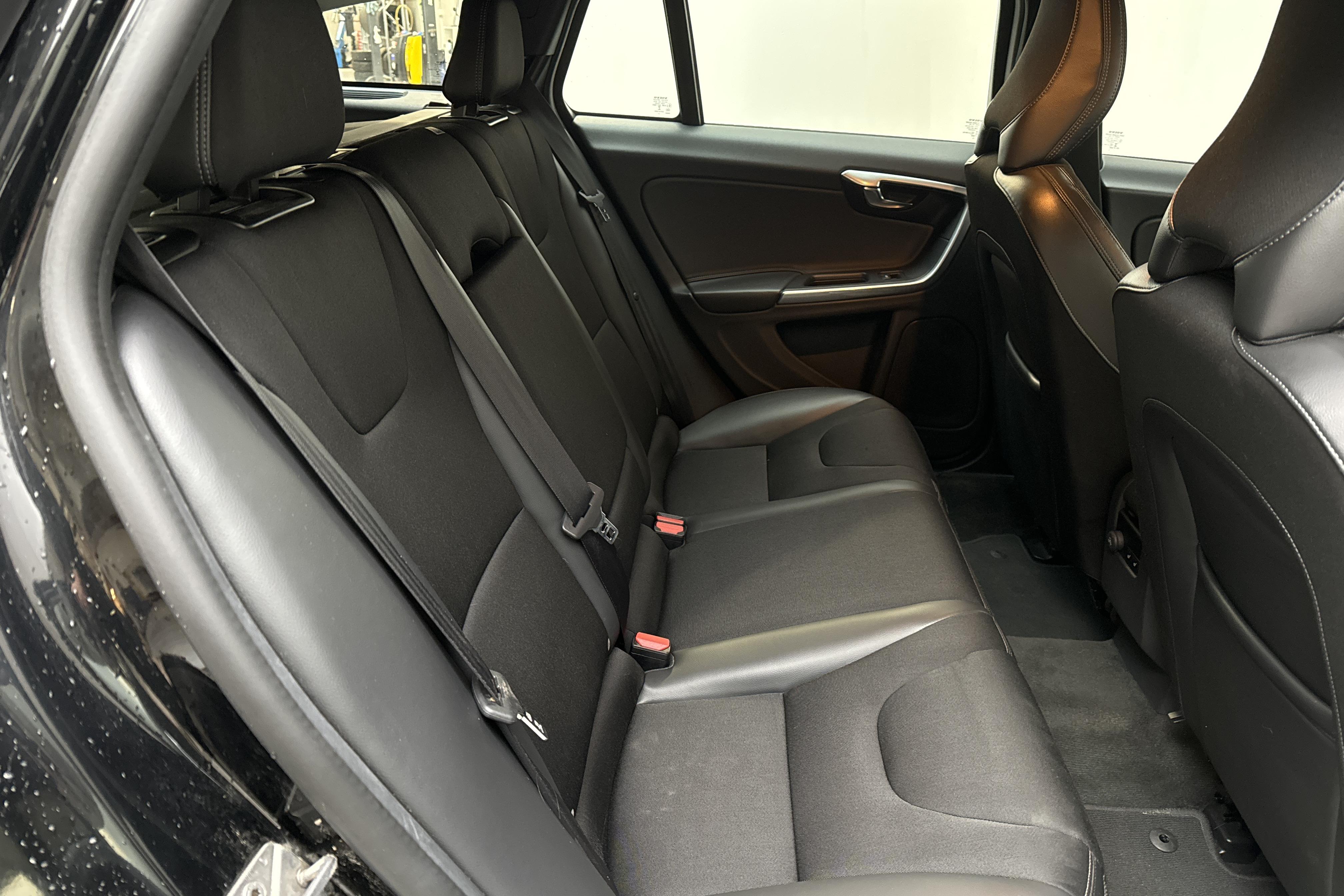 Volvo V60 D3 (150hk) - 135 030 km - Automaatne - must - 2018