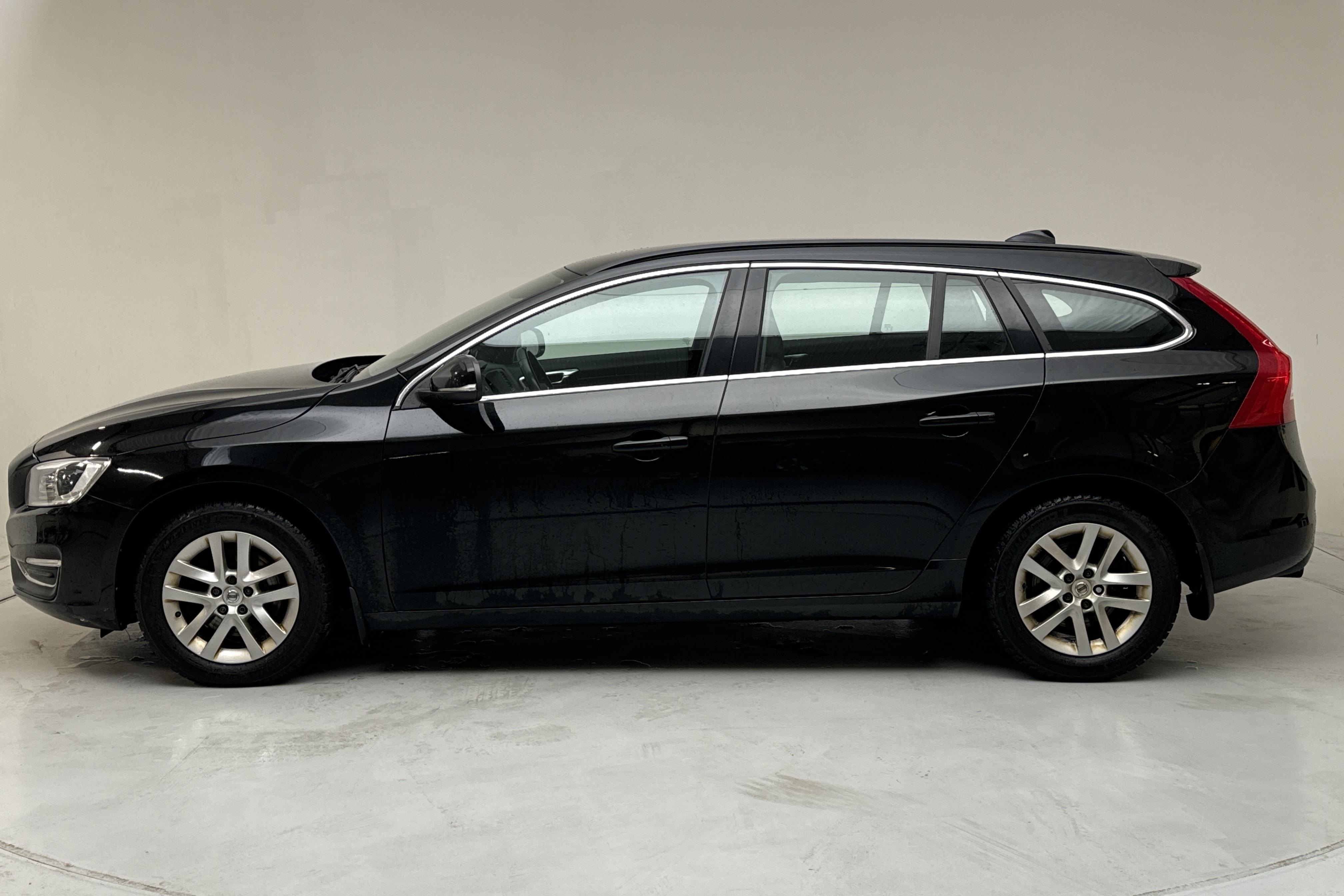 Volvo V60 D3 (150hk) - 13 503 mil - Automat - svart - 2018