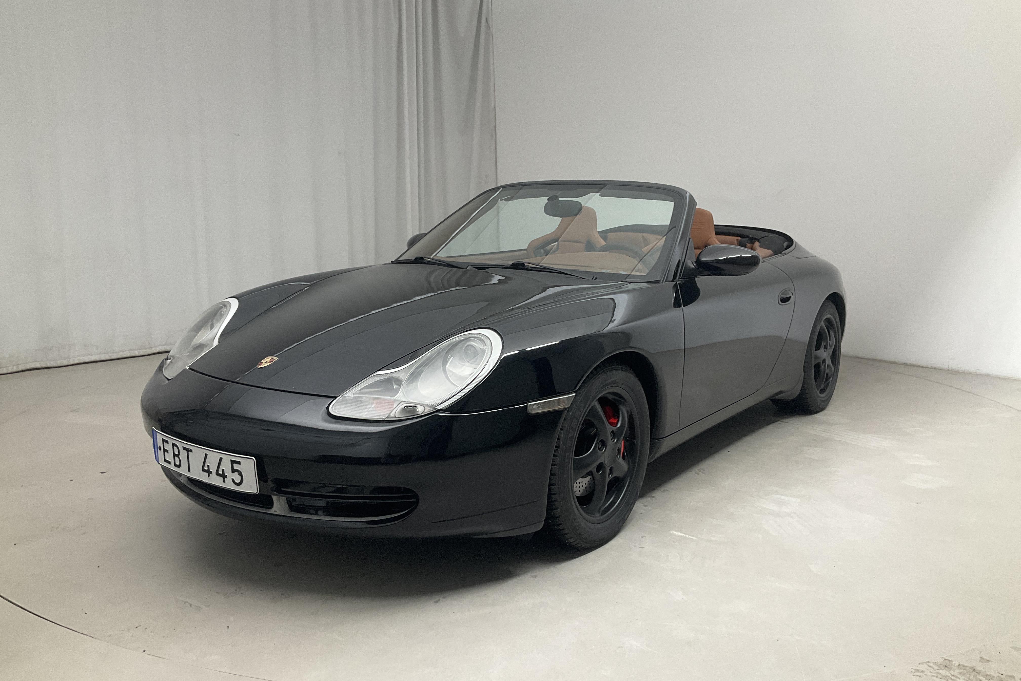 Porsche 911 Carrera 4 Cabriolet (301hk) - 18 931 mil - Automat - svart - 2001