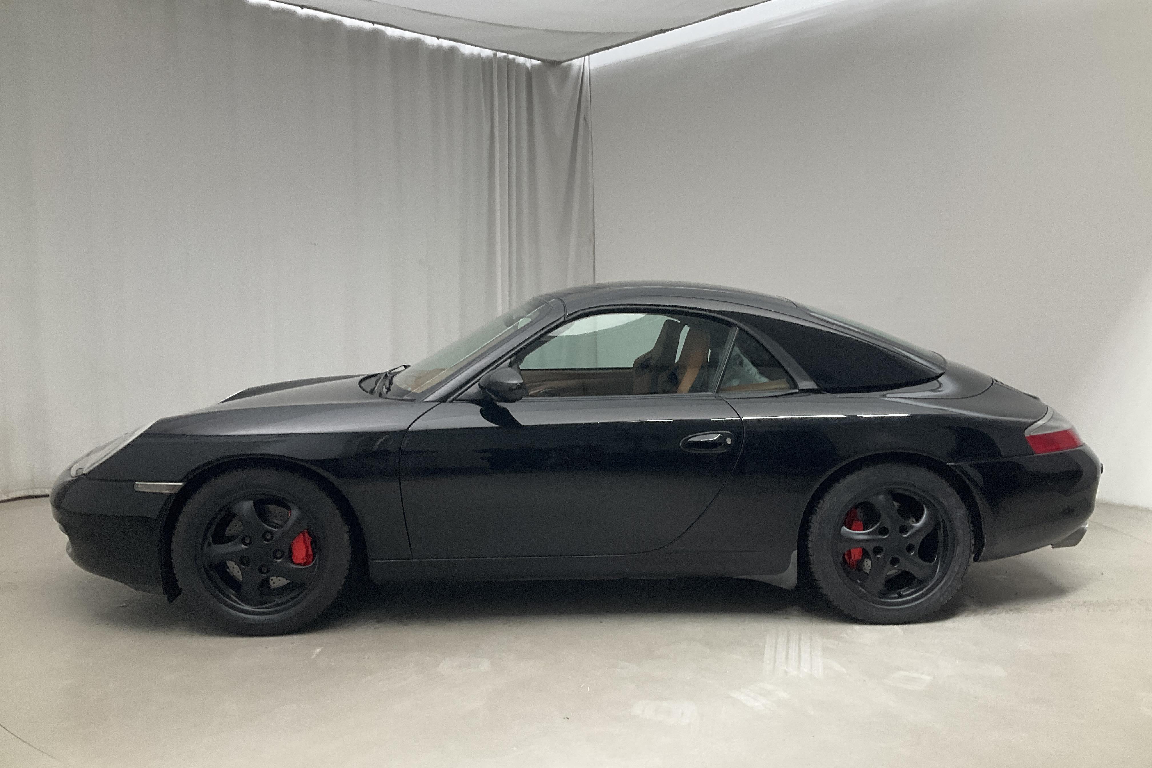 Porsche 911 Carrera 4 Cabriolet (301hk) - 18 931 mil - Automat - svart - 2001