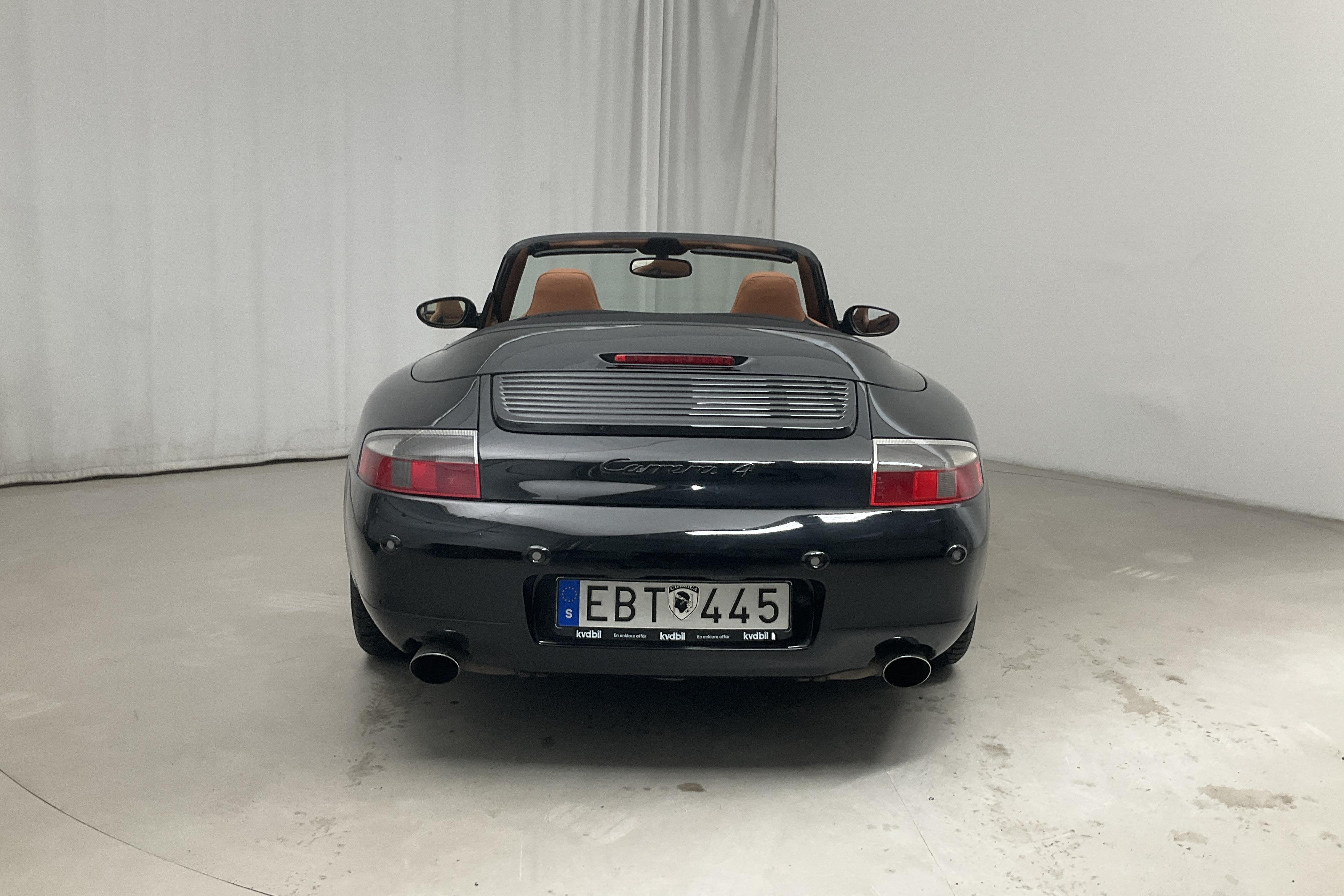 Porsche 911 Carrera 4 Cabriolet (301hk) - 18 931 mil - Automat - svart - 2001