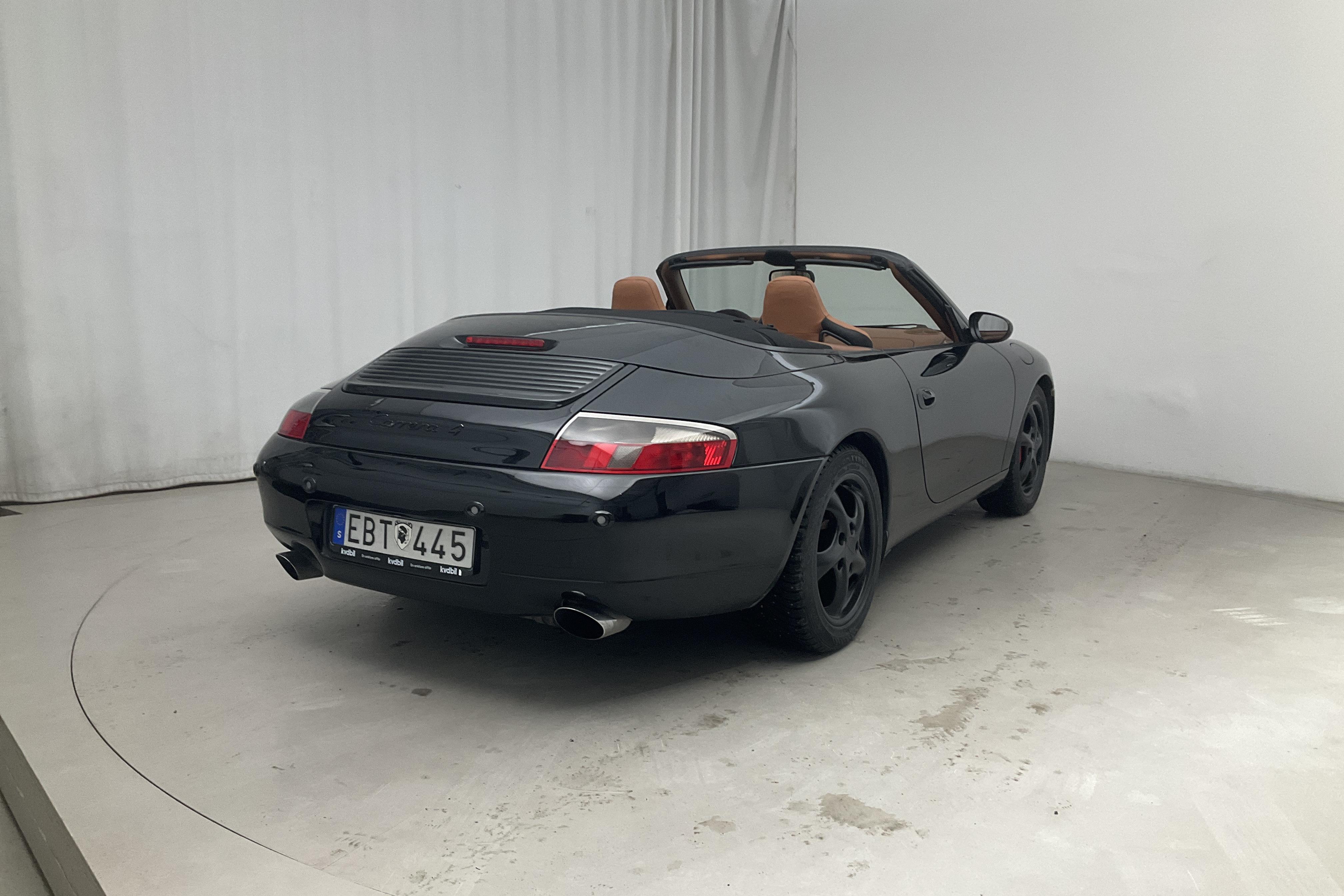 Porsche 911 Carrera 4 Cabriolet (301hk) - 18 931 mil - Automat - svart - 2001