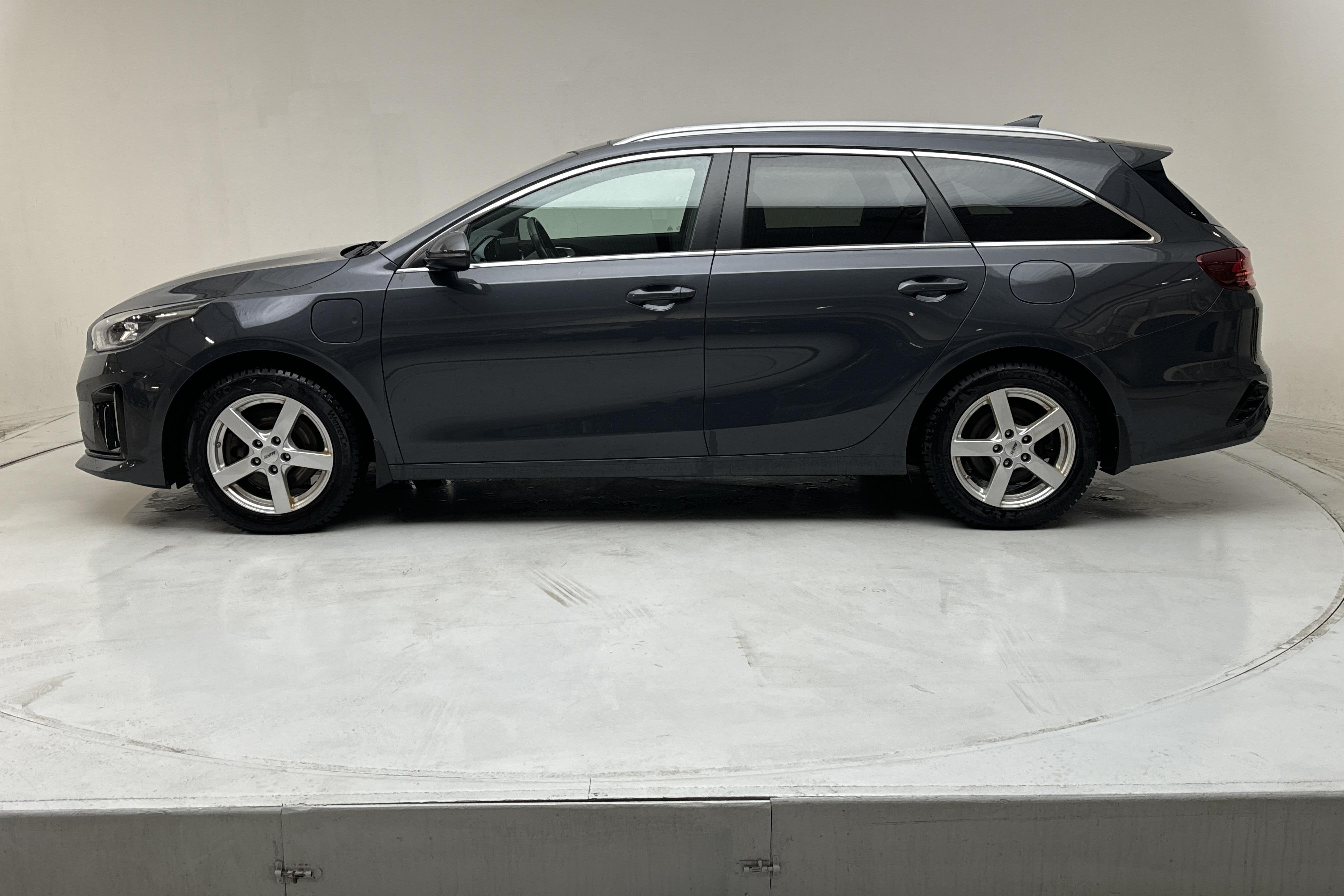 KIA Ceed 1.6 Plug-in Hybrid SW (141hk) - 70 160 km - Automatic - gray - 2021