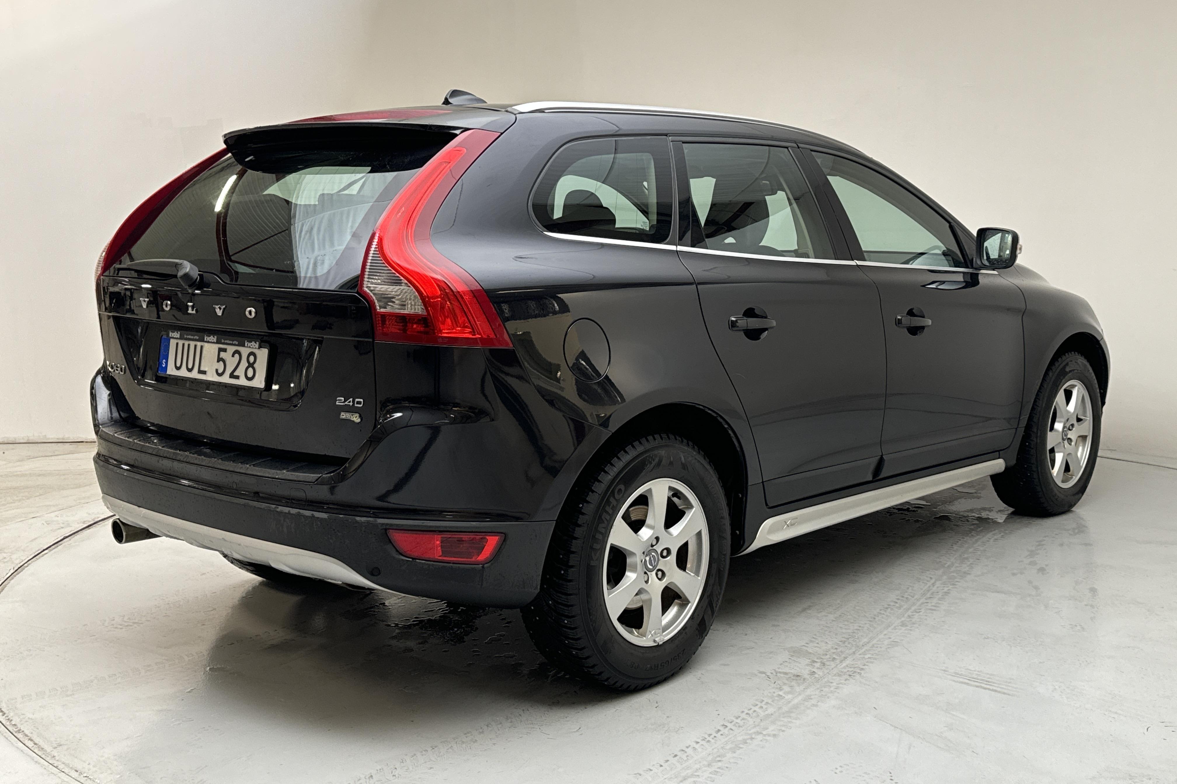 Volvo XC60 2.4D 2WD (175hk) - 24 380 mil - Manuell - svart - 2010